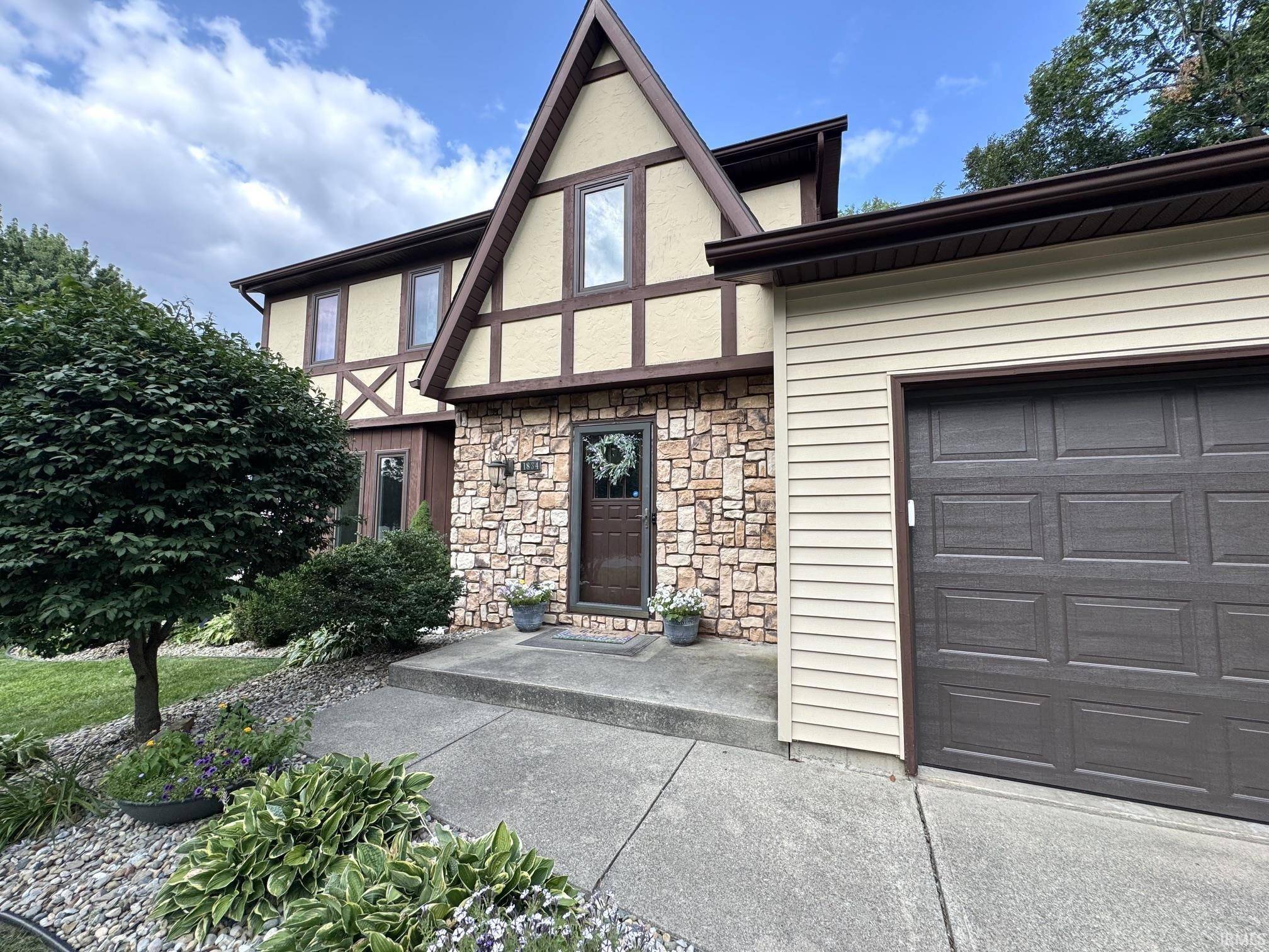 1834 Forest Edge DR, Mishawaka, IN 46544