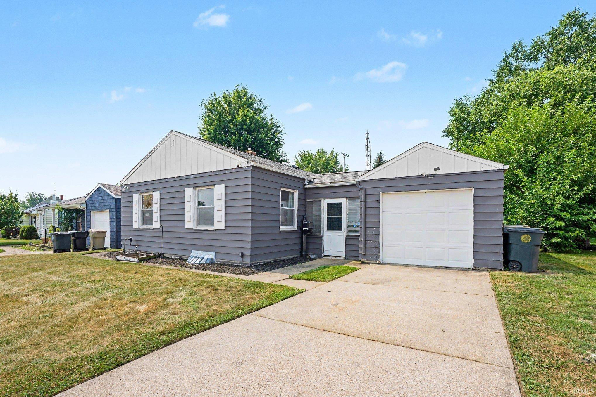 741 Fairway ST, South Bend, IN 46619-2703