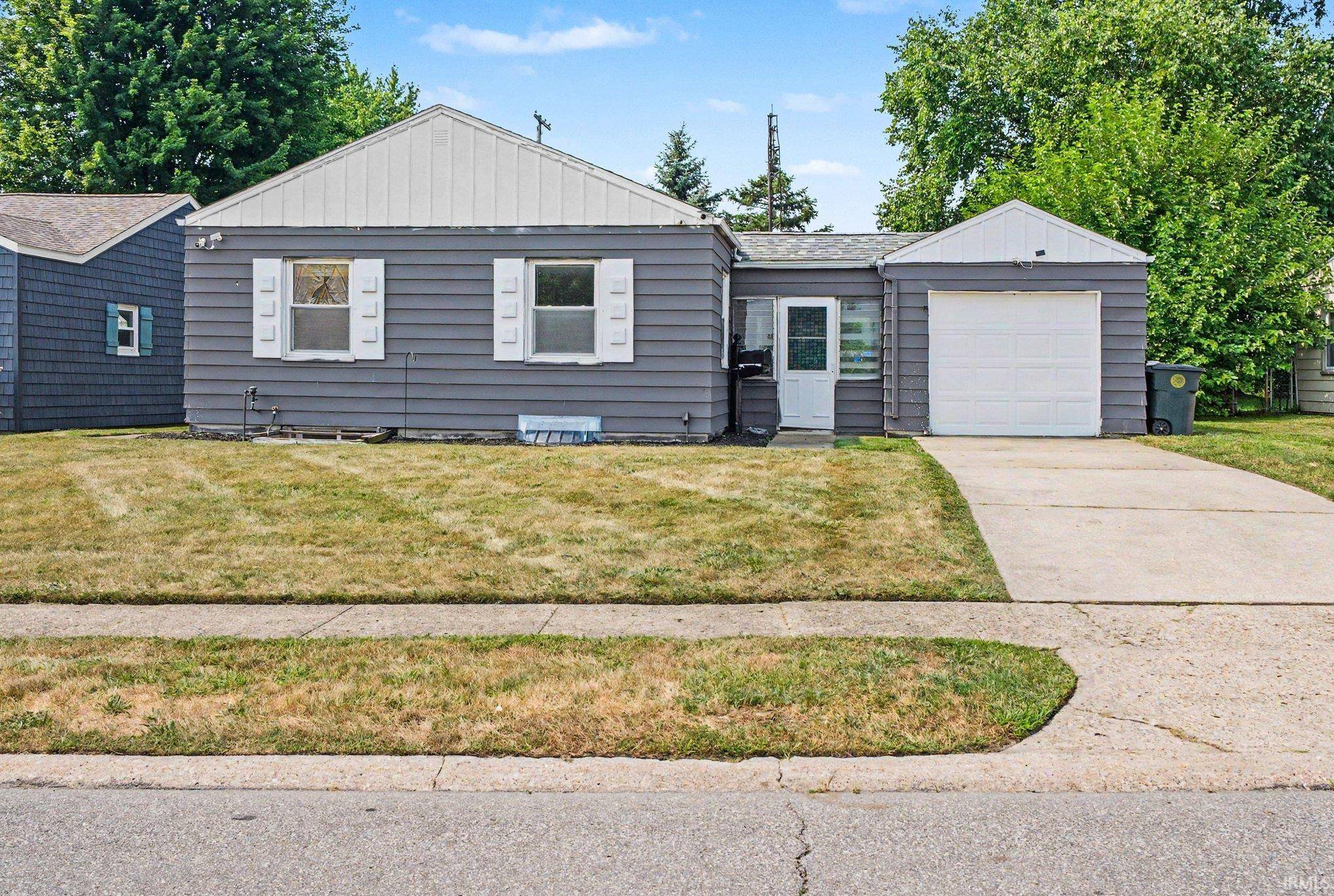 741 Fairway ST, South Bend, IN 46619-2703