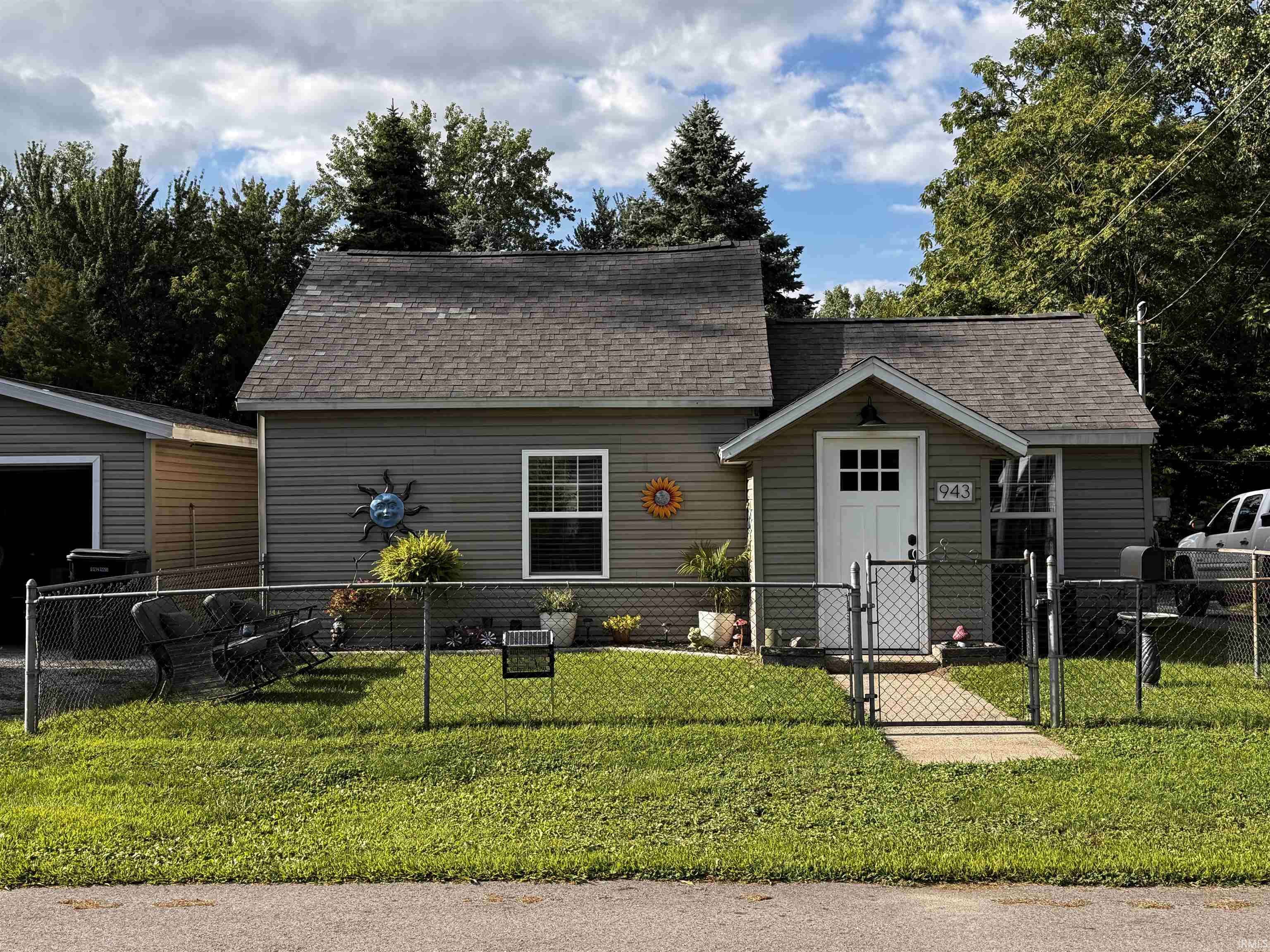 943 E Garfield ST, Warsaw, IN 46580