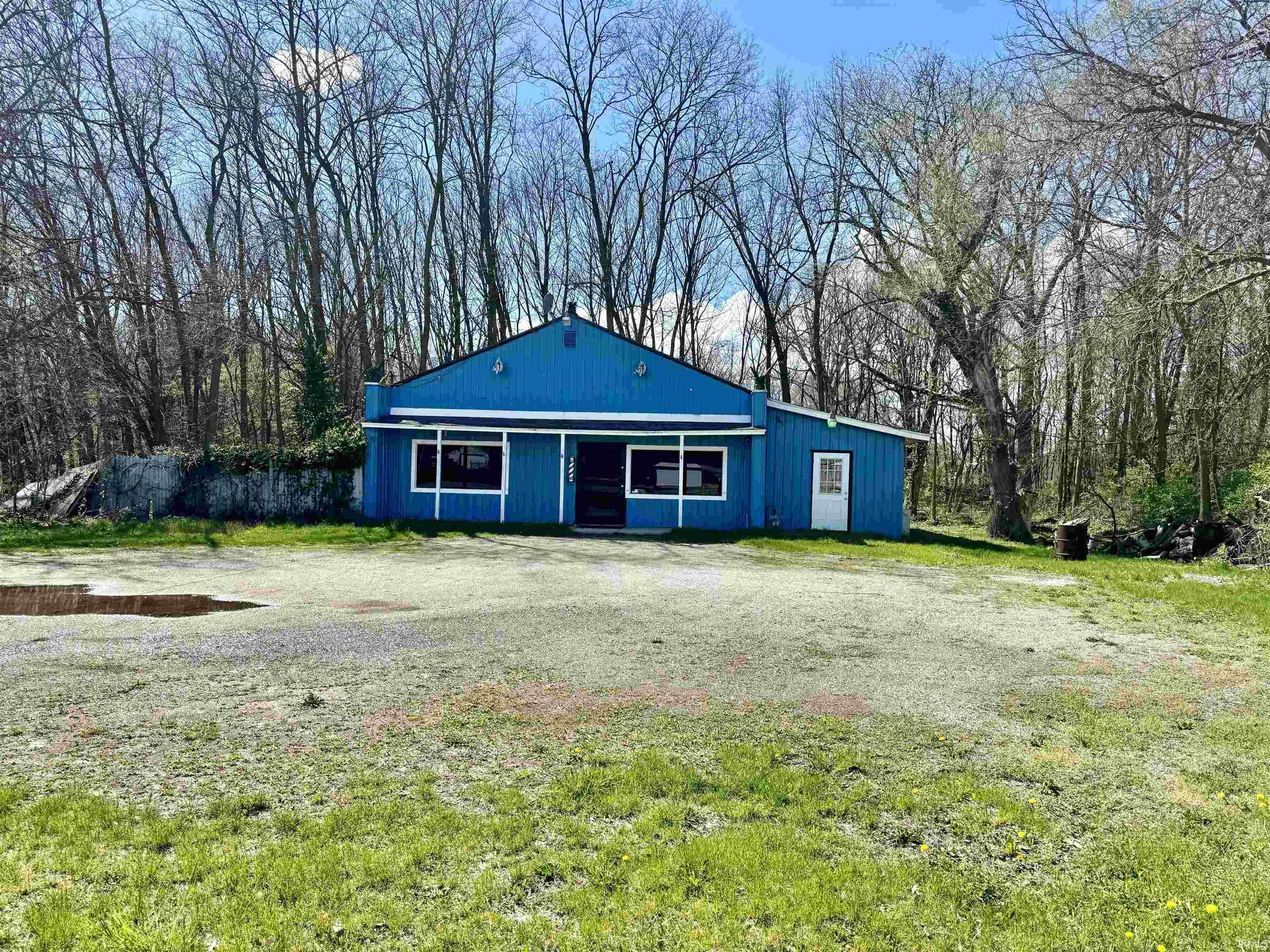 55057 Mayflower RD, South Bend, IN 46628-5127