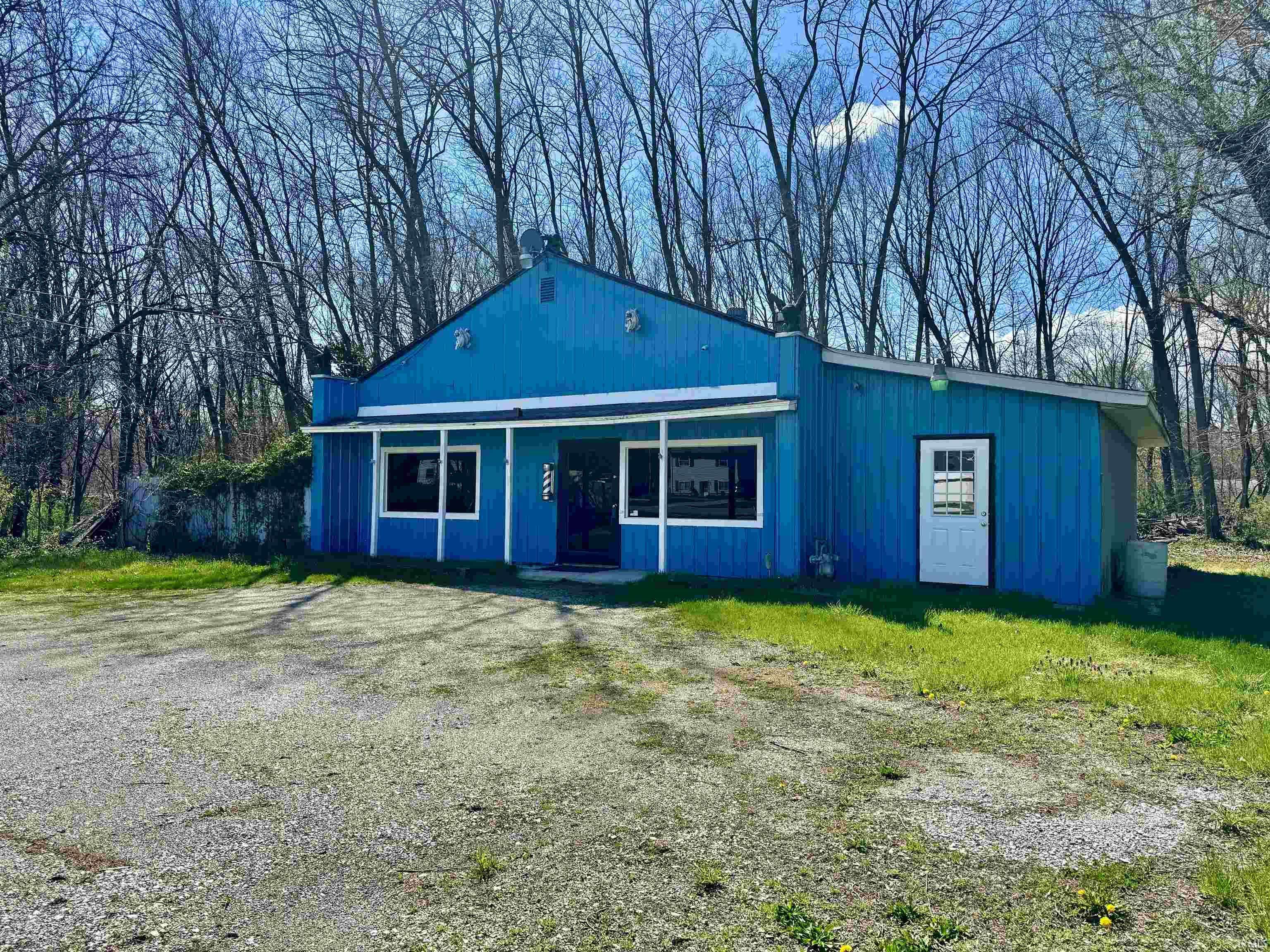 55057 Mayflower RD, South Bend, IN 46628-5127