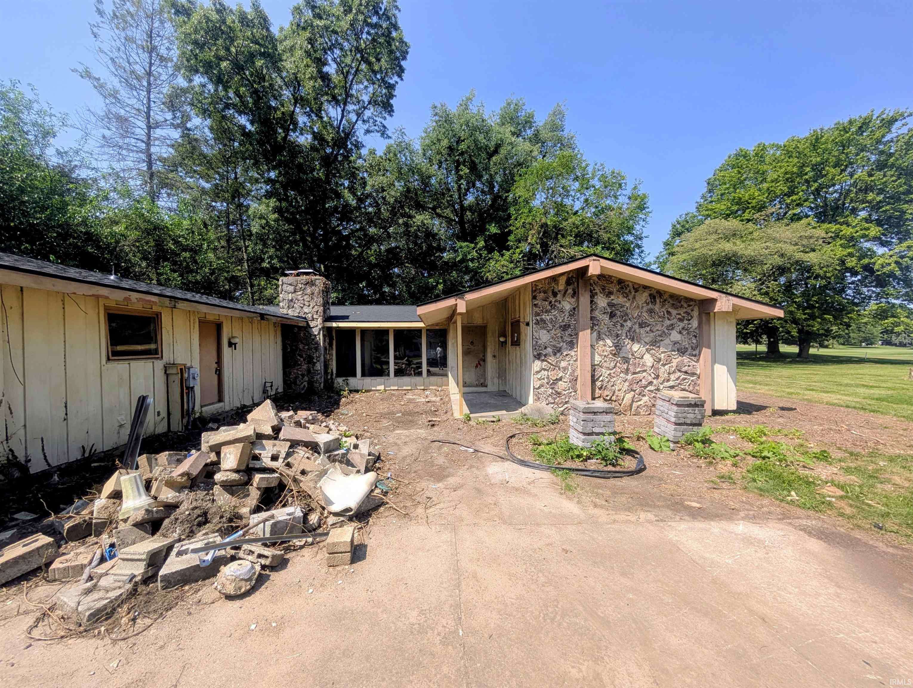 50745 Lincroft DR, Granger, IN 46530