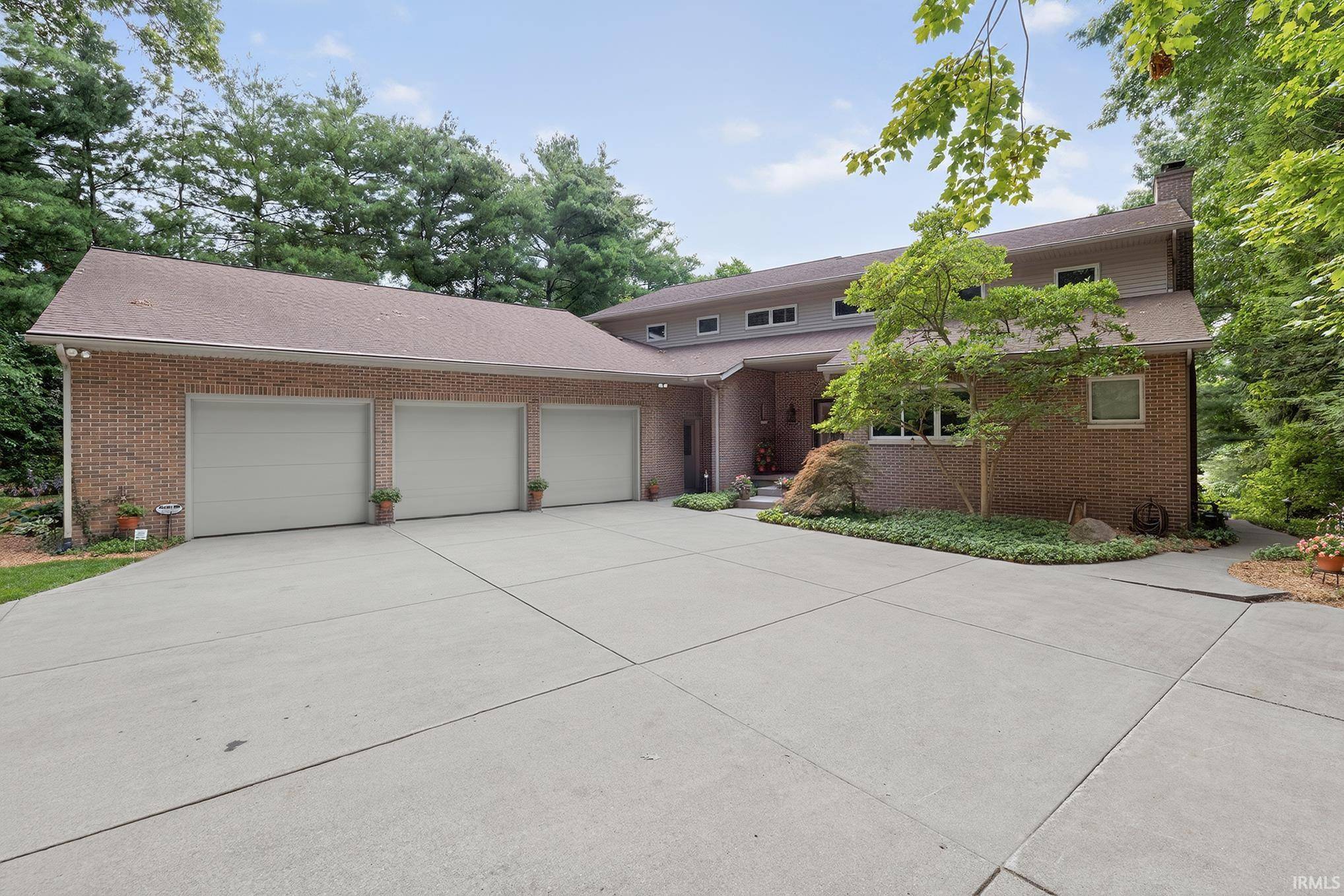 53820 Crystal Creek LN, Elkhart, IN 46514