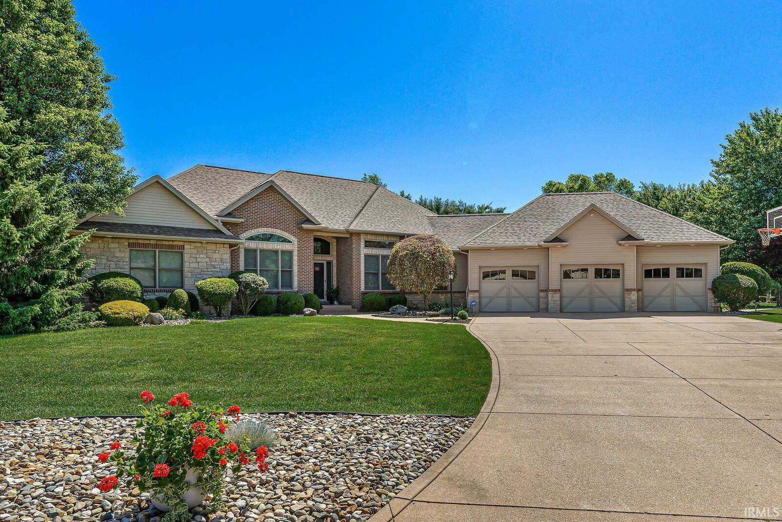 51678 Meadow Pointe DR, Granger, IN 46530