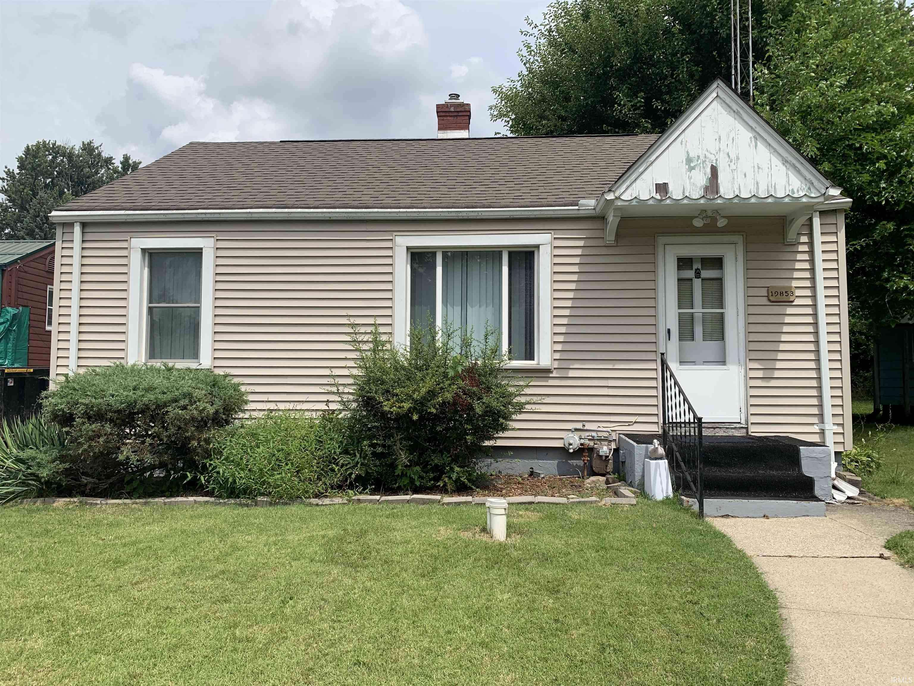 19853 Detroit AVE, South Bend, IN 46614