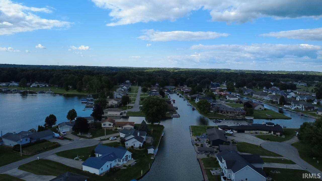 25189 Aqua DR, Elkhart, IN 46514