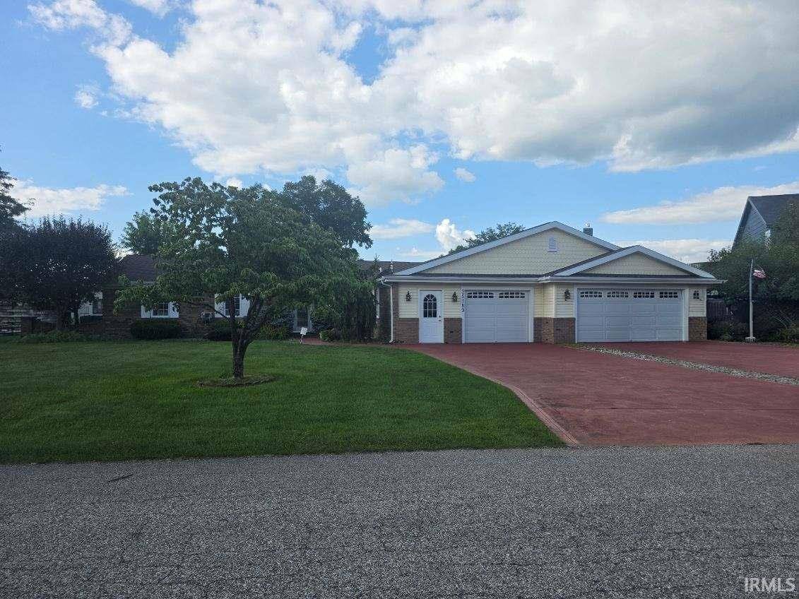 25189 Aqua DR, Elkhart, IN 46514