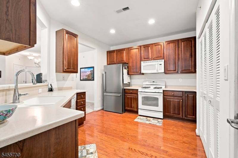 4 Waterman Ln #410, Hillsborough Twp., NJ 08844