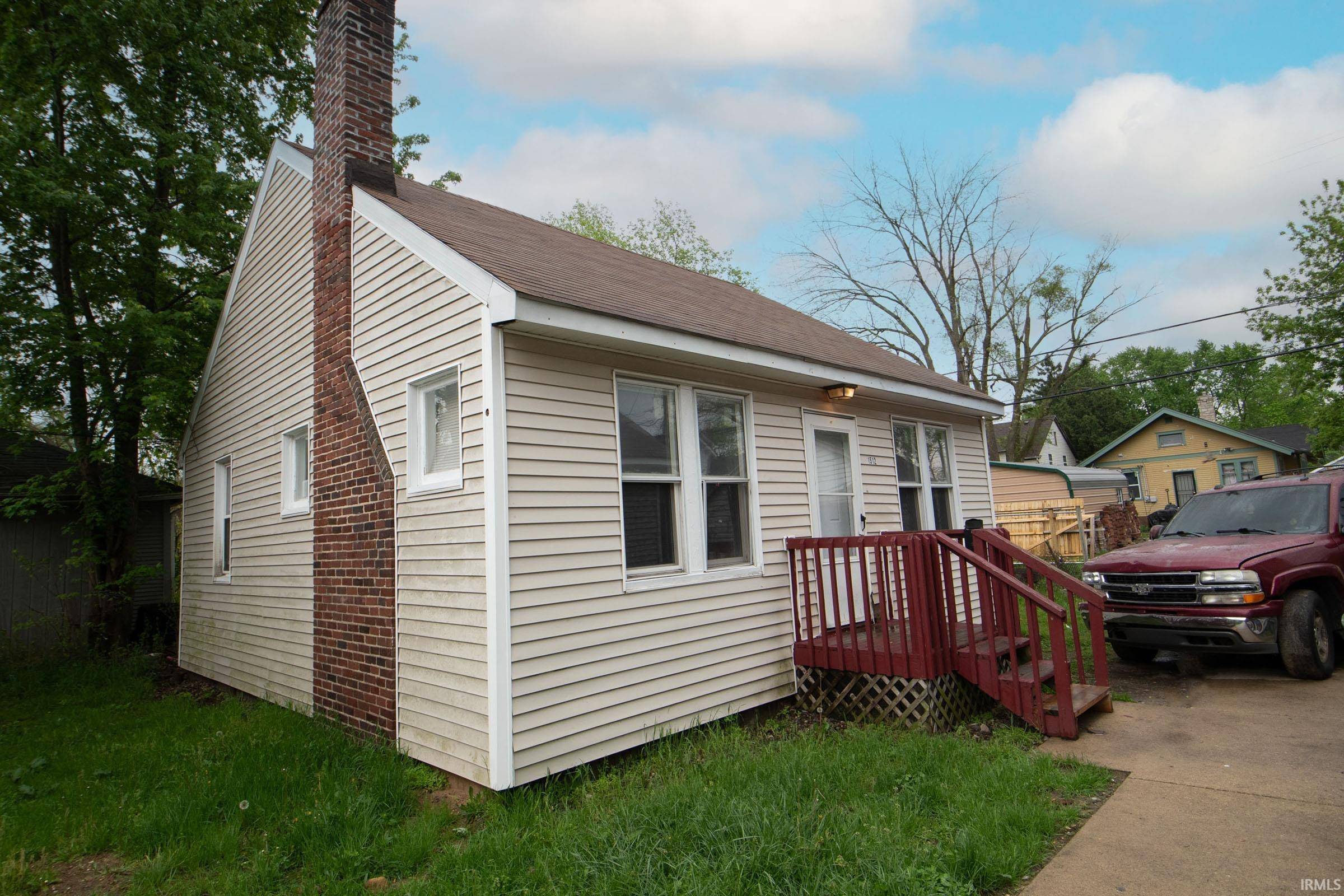 1512 Hermosa PL, South Bend, IN 46613-2610