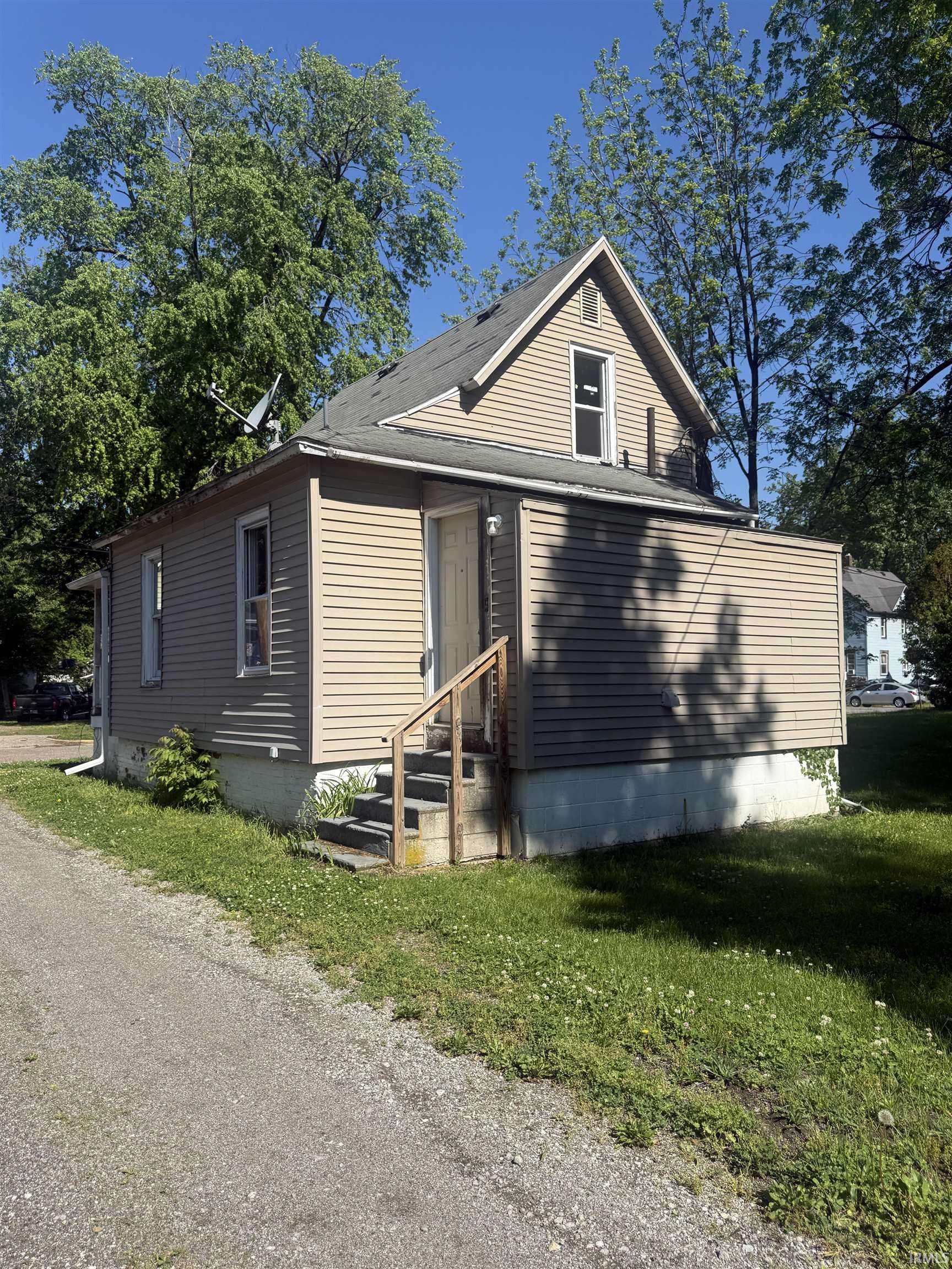 192 N 6th ST, Elkhart, IN 46516