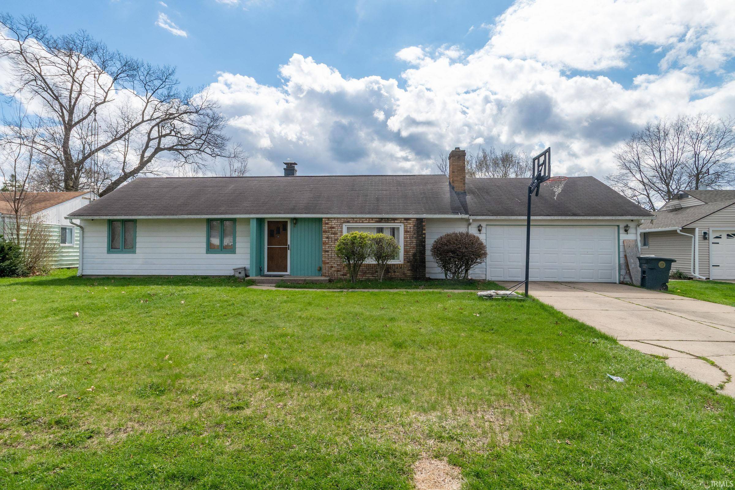 1662 Greenwood DR, South Bend, IN 46614-1510
