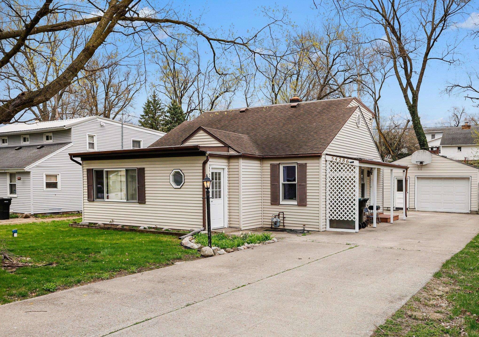 54286 Terrace LN, South Bend, IN 46635