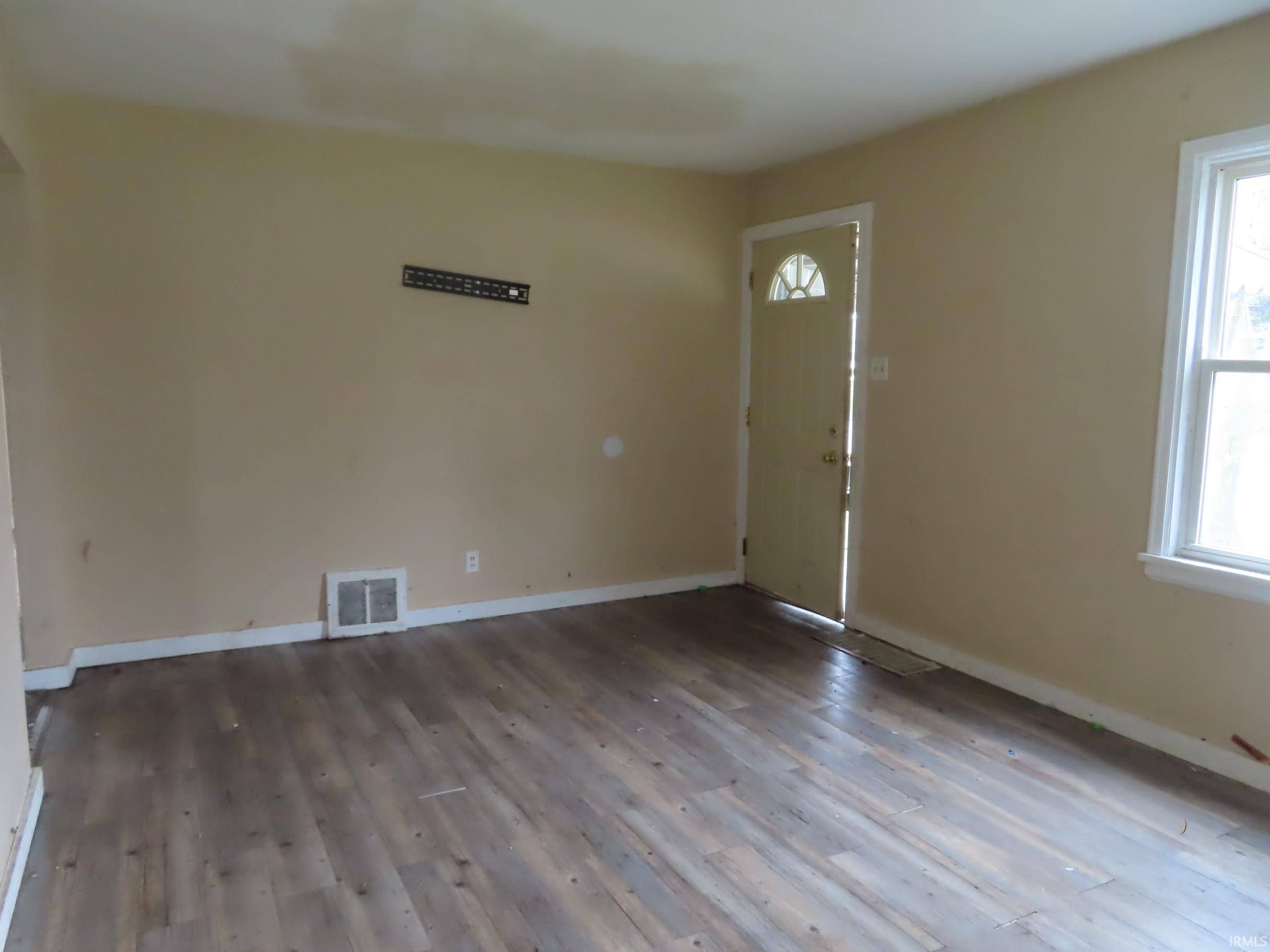 2824 Calhoun ST, South Bend, IN 46628