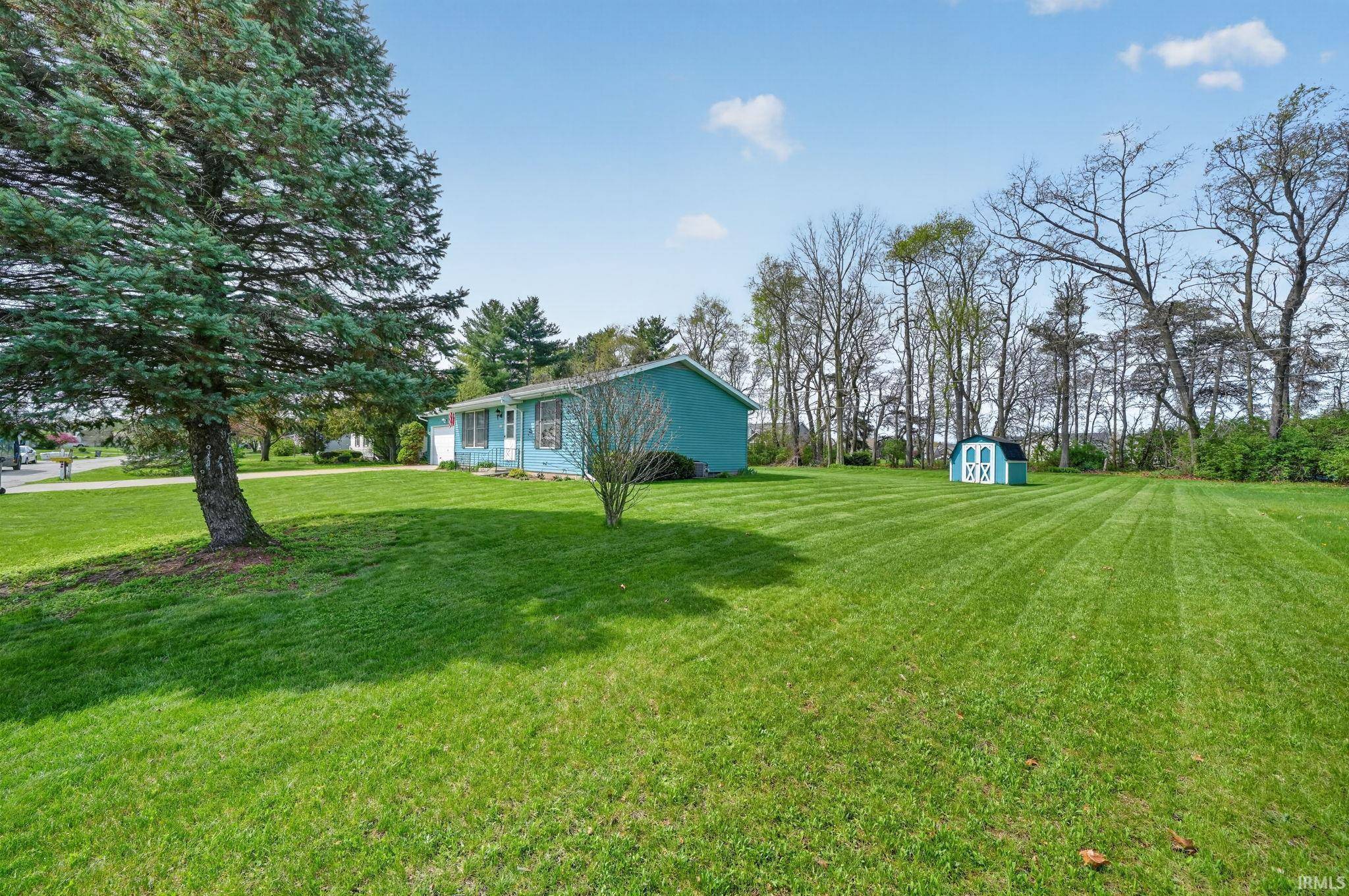 53601 Hyde Park DR, Bristol, IN 46507-9641