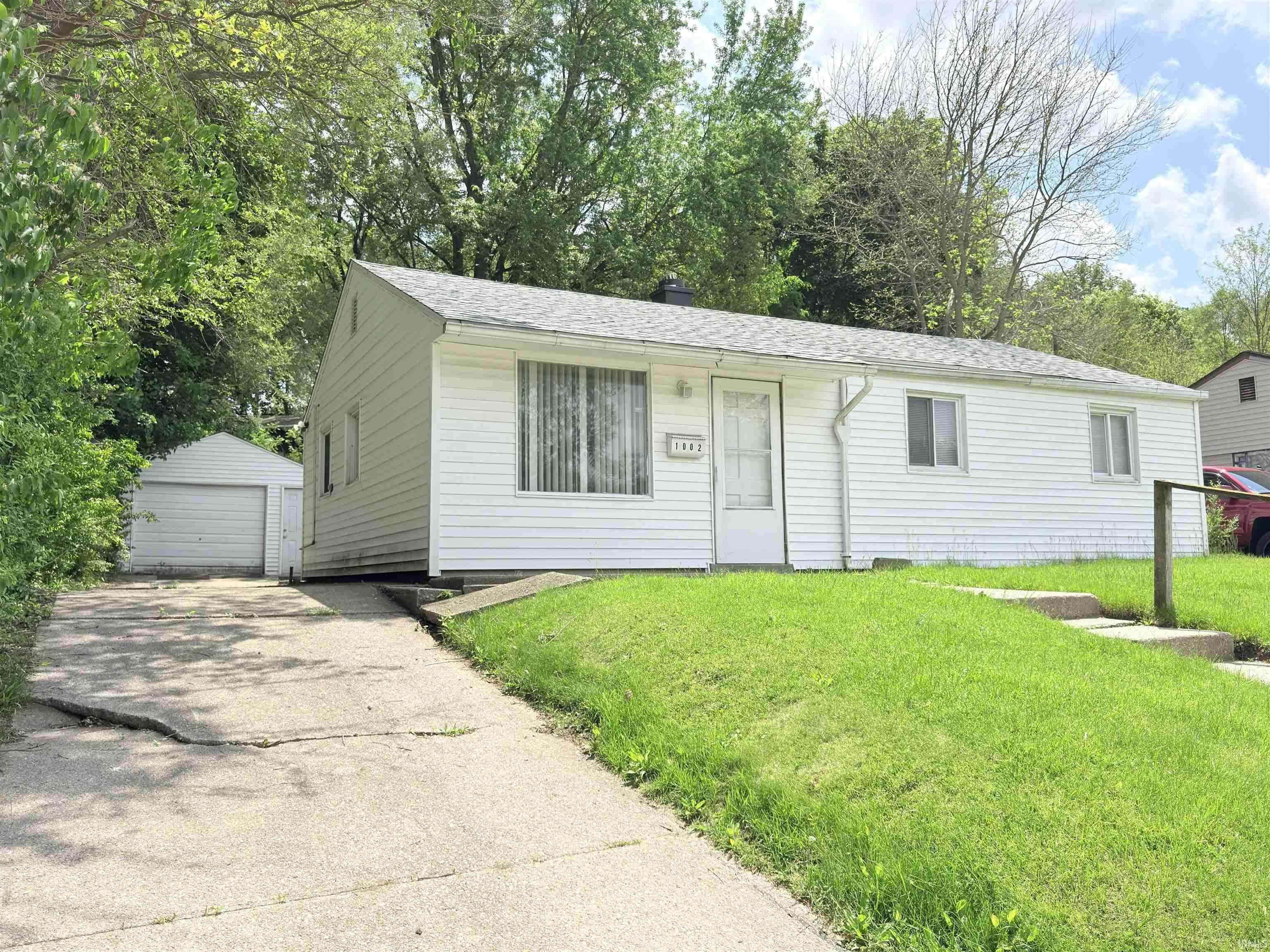1002 Amhurst AVE, South Bend, IN 46614