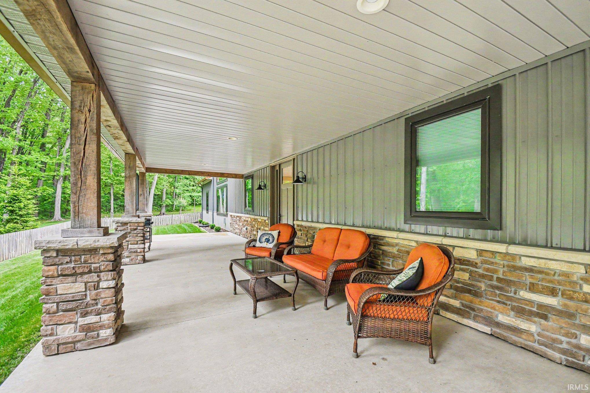 21095 Kern RD, South Bend, IN 46614-5056