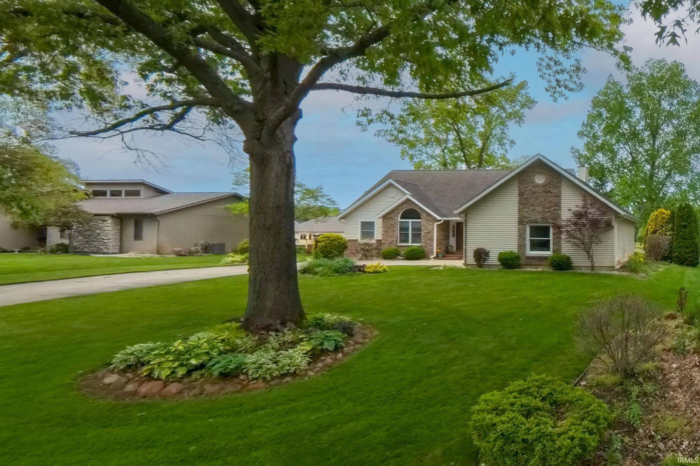 53337 E Cobus DR, Elkhart, IN 46514-9282