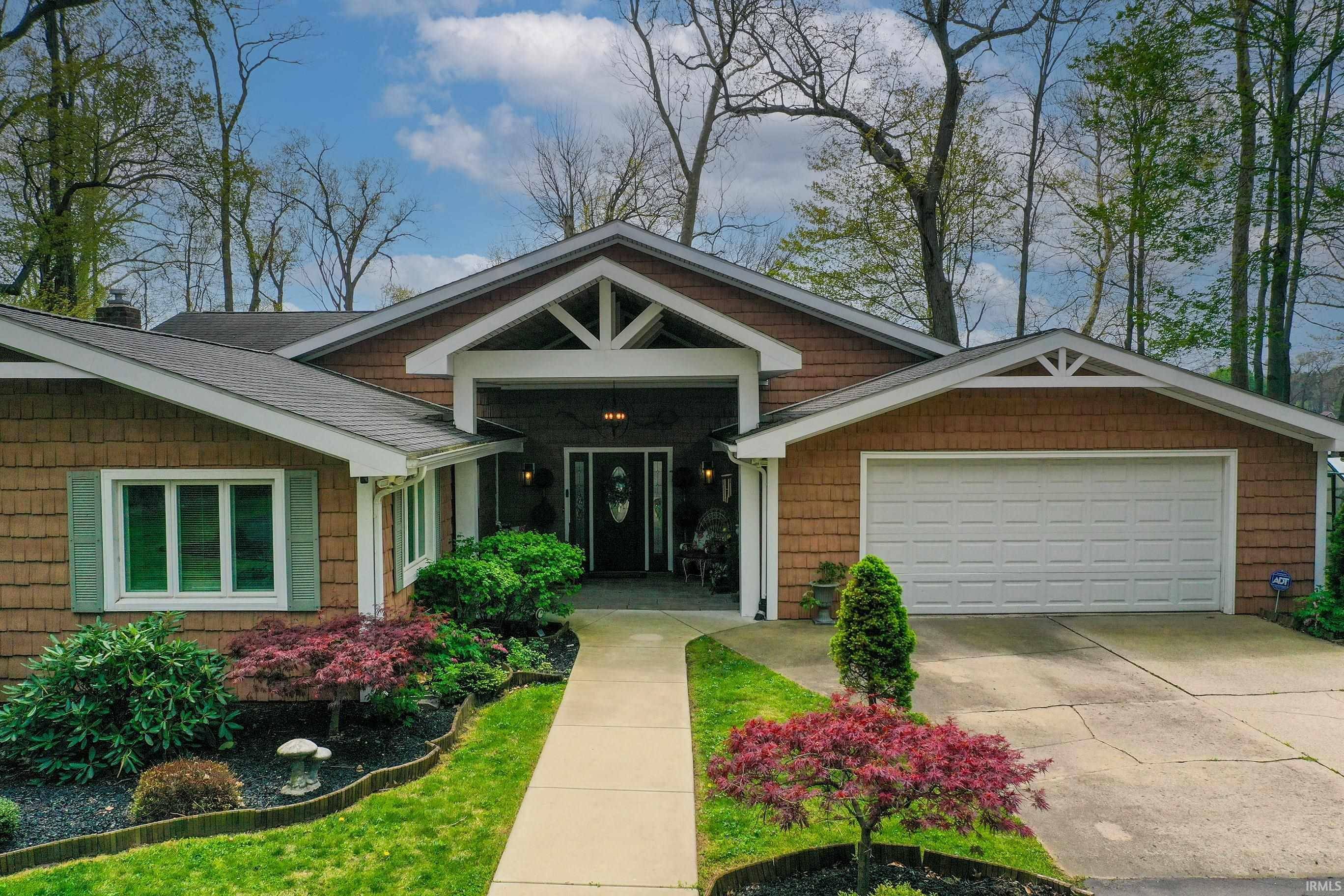 22618 Lake Shore DR, Elkhart, IN 46514-9570