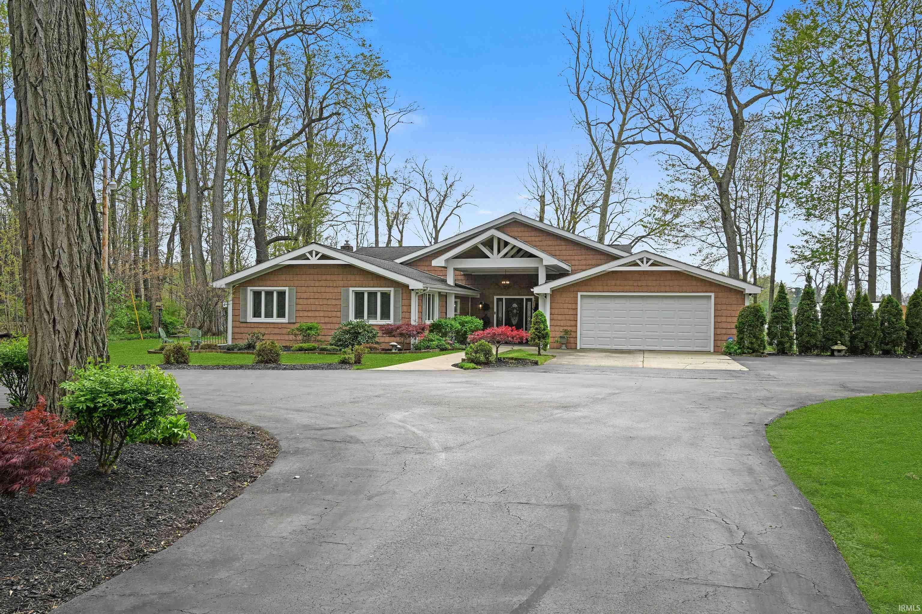 22618 Lake Shore DR, Elkhart, IN 46514-9570