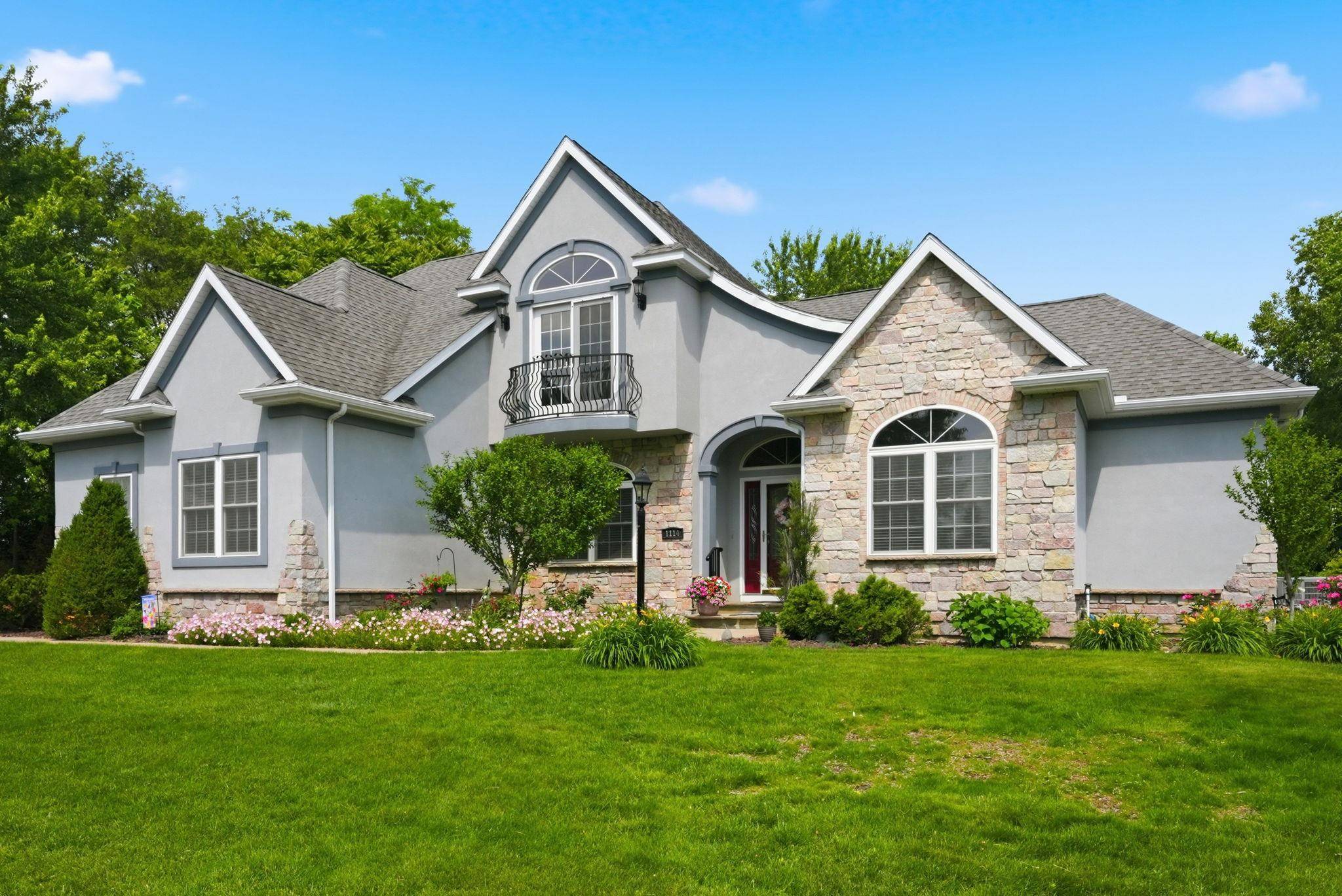 1114 Gleneagle DR, Mishawaka, IN 46545-7143