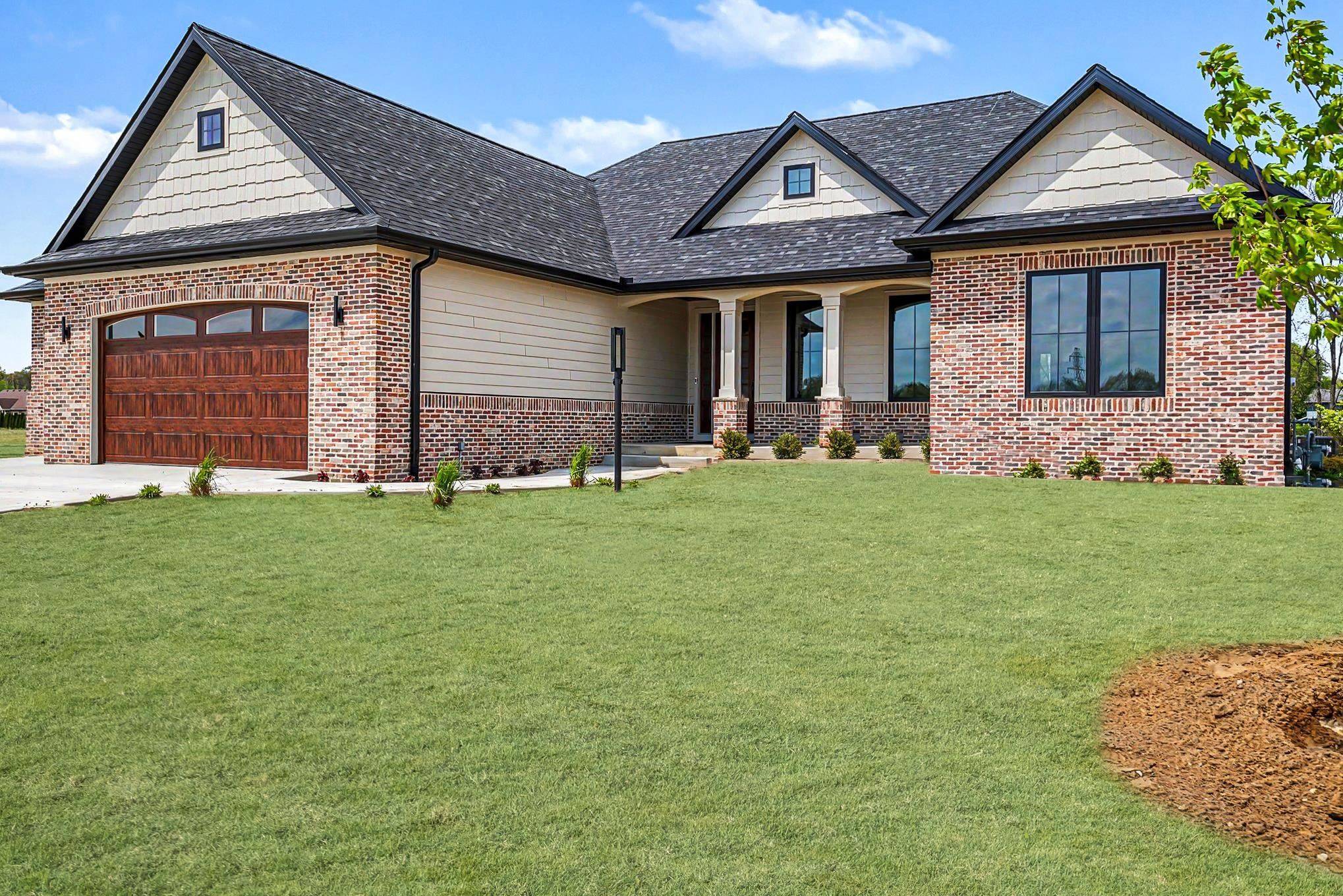 10193 Steinbeck DR, Granger, IN 46530