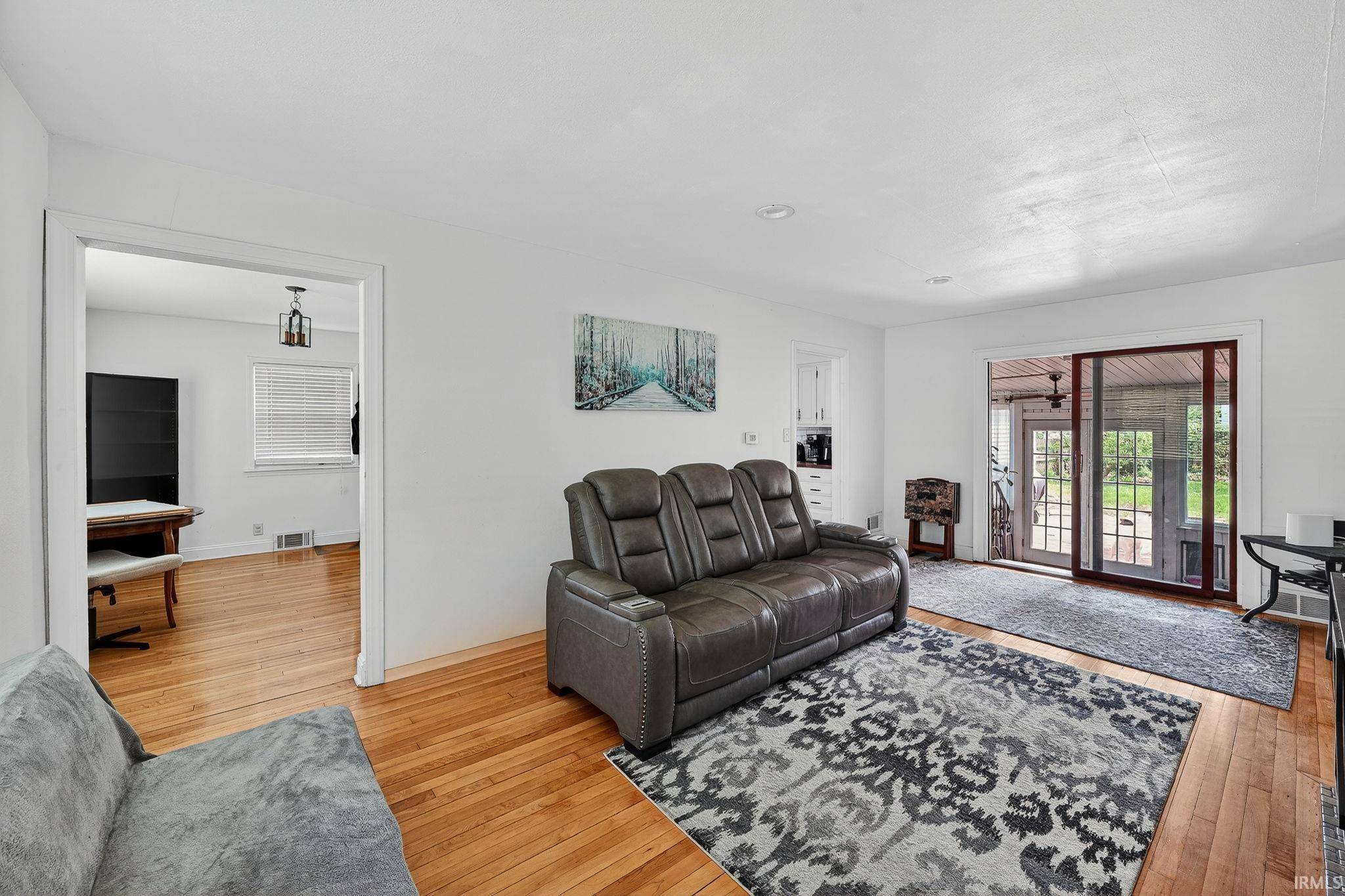 3320 Oakcrest DR, South Bend, IN 46615-3108