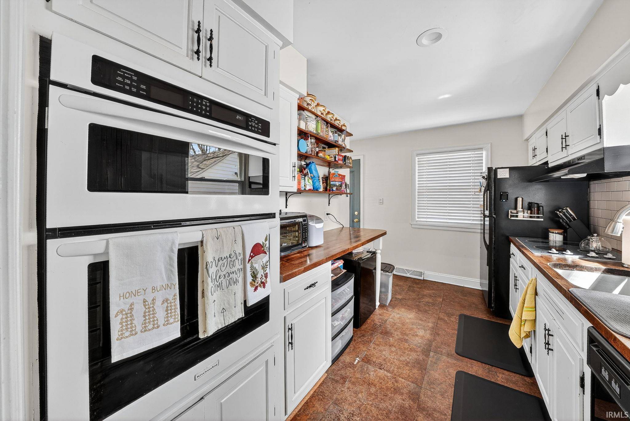 3320 Oakcrest DR, South Bend, IN 46615-3108