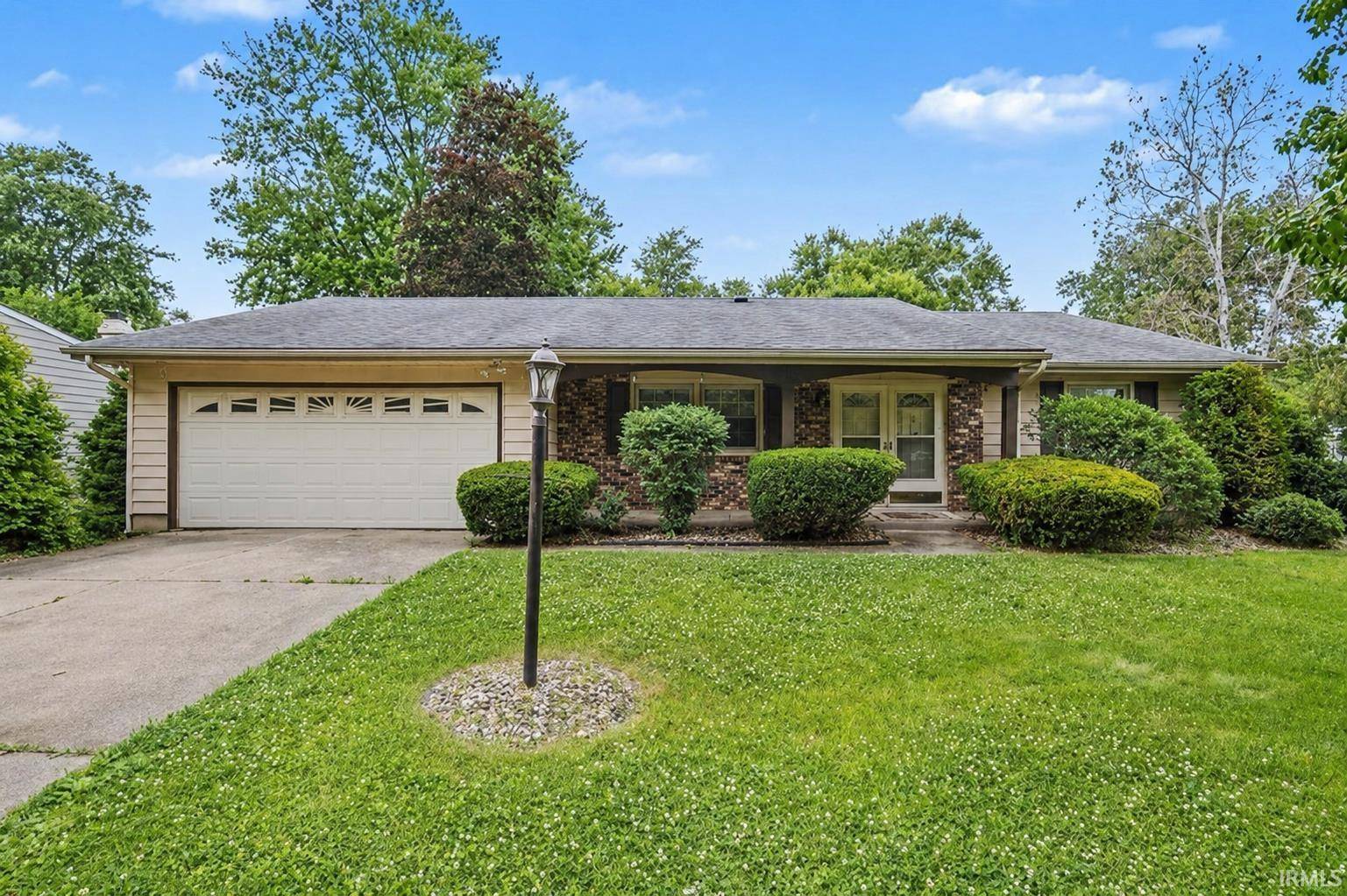 6227 York RD, South Bend, IN 46614-6315