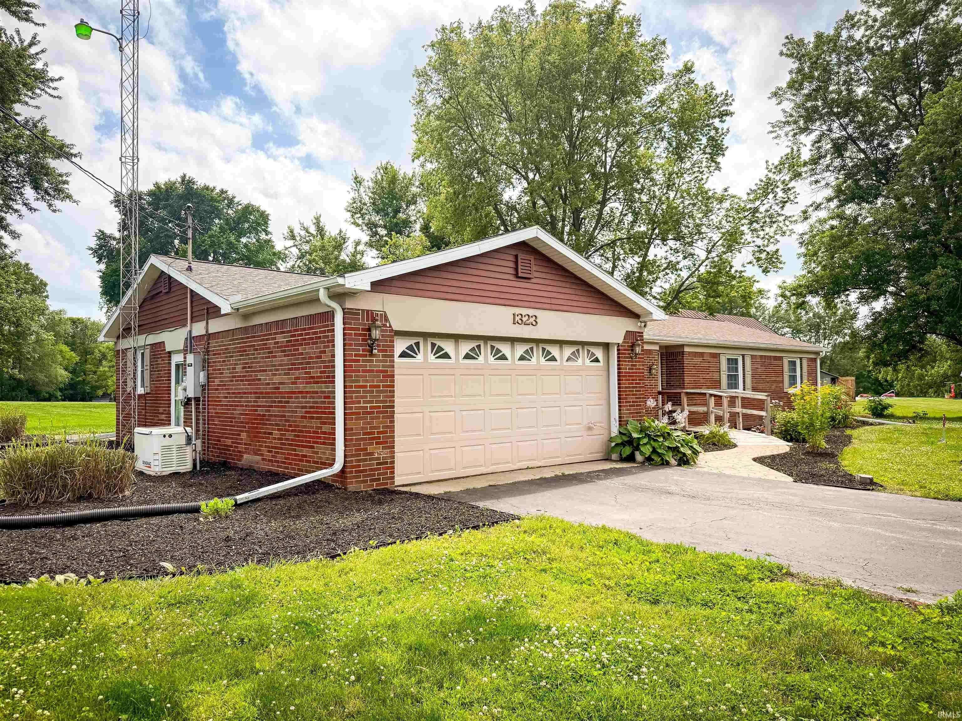 1323 W 200 S ***, Warsaw, IN 46580