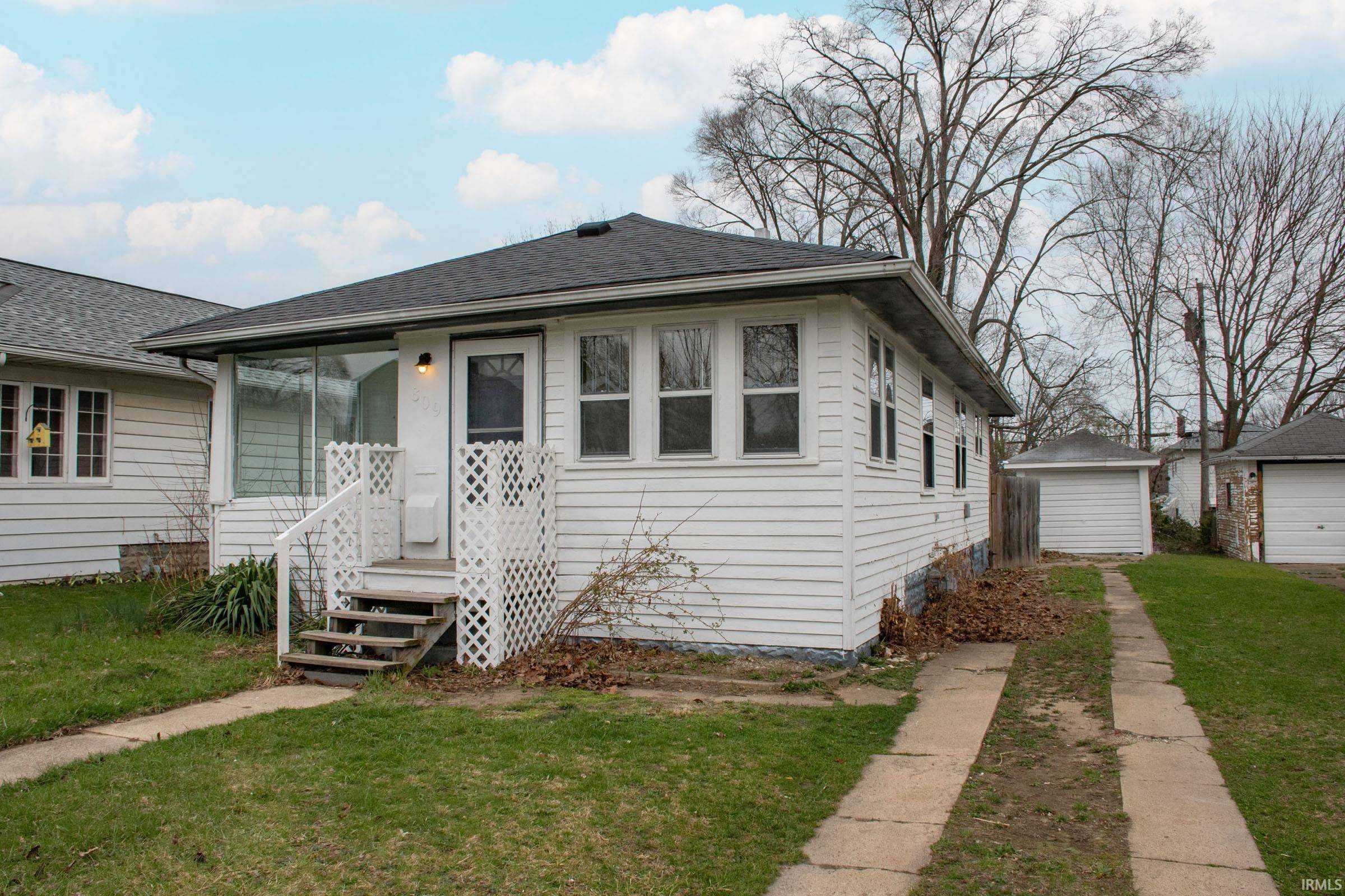 809 E Fairview AVE, South Bend, IN 46614