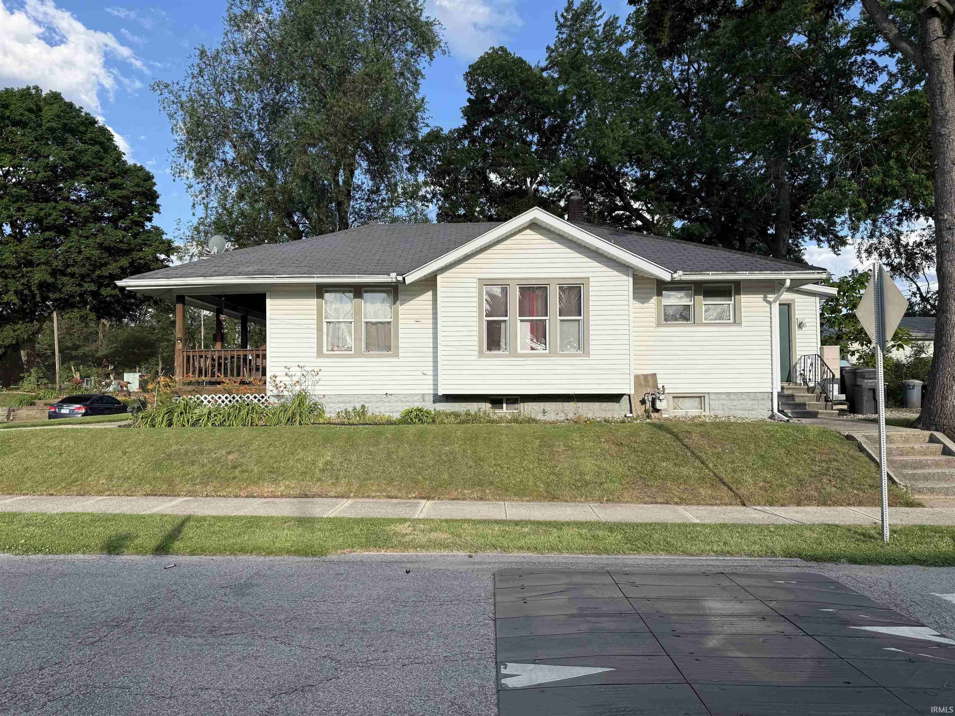 735 E Bowman ST, South Bend, IN 46613