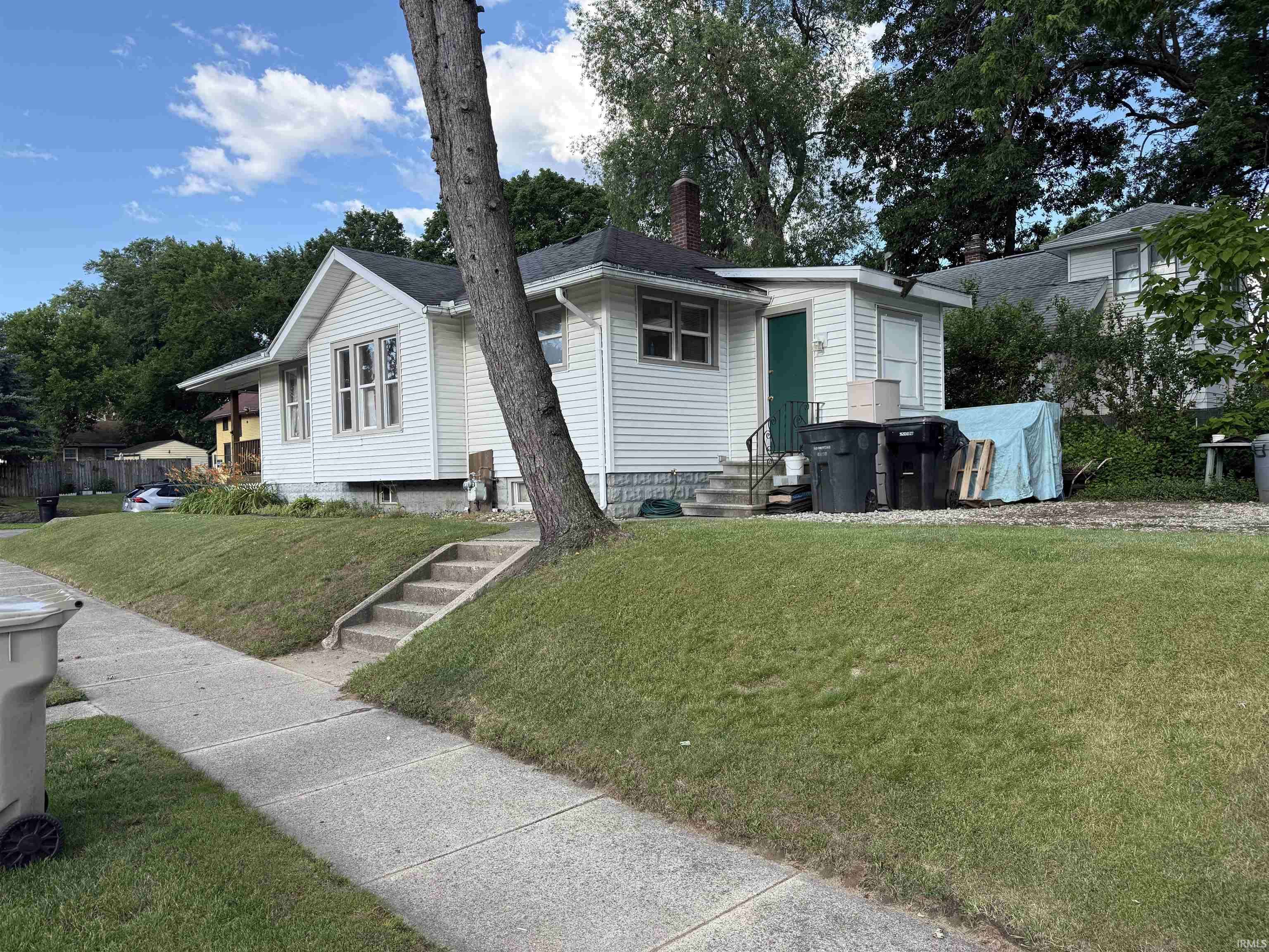 735 E Bowman ST, South Bend, IN 46613