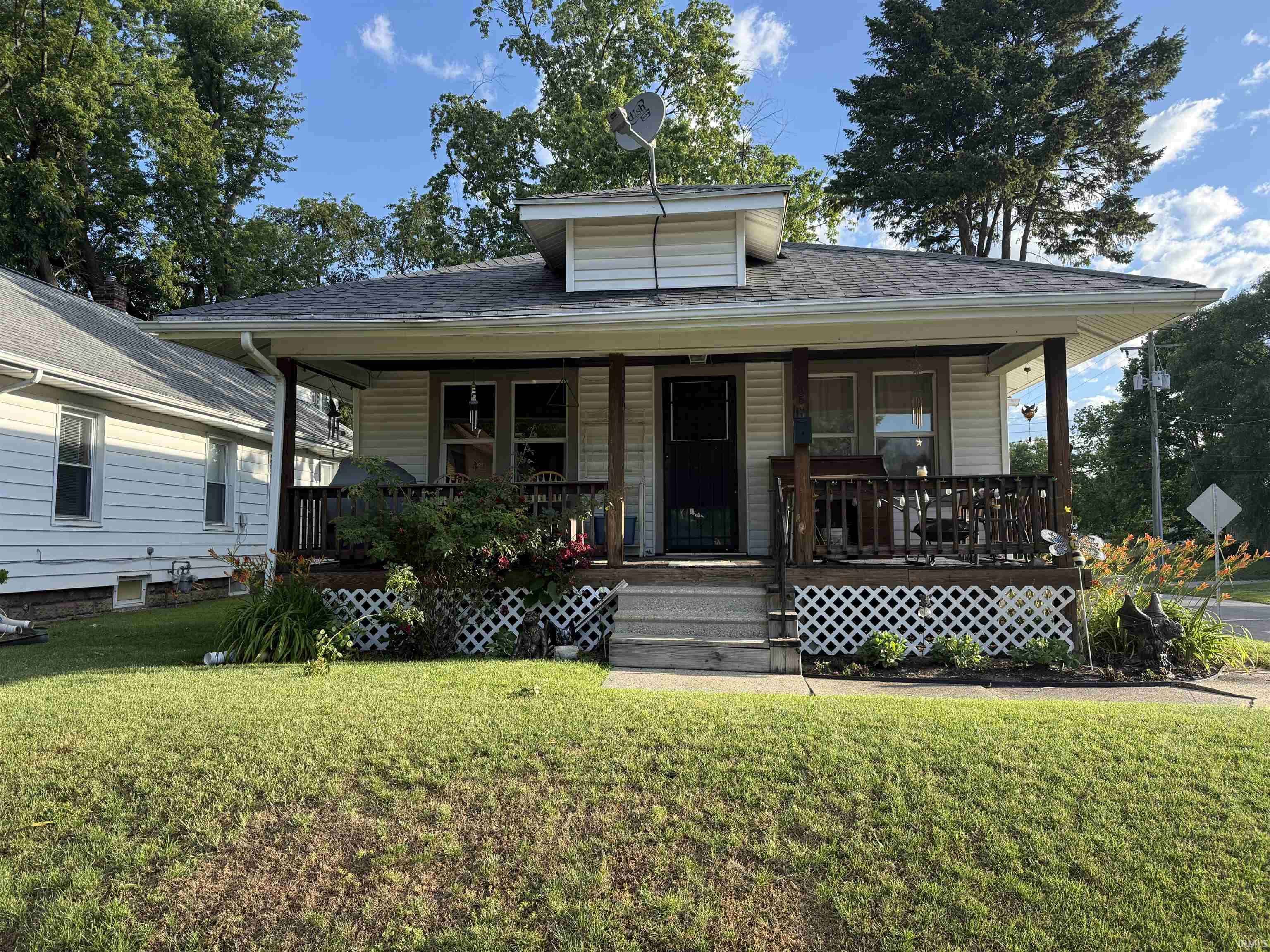 735 E Bowman ST, South Bend, IN 46613