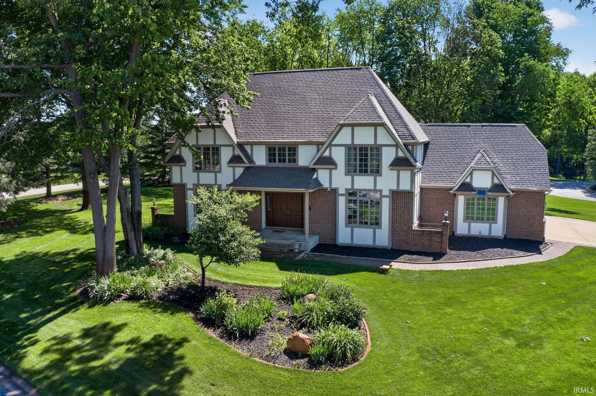 51530 Clubhouse DR, South Bend, IN 46628-9268