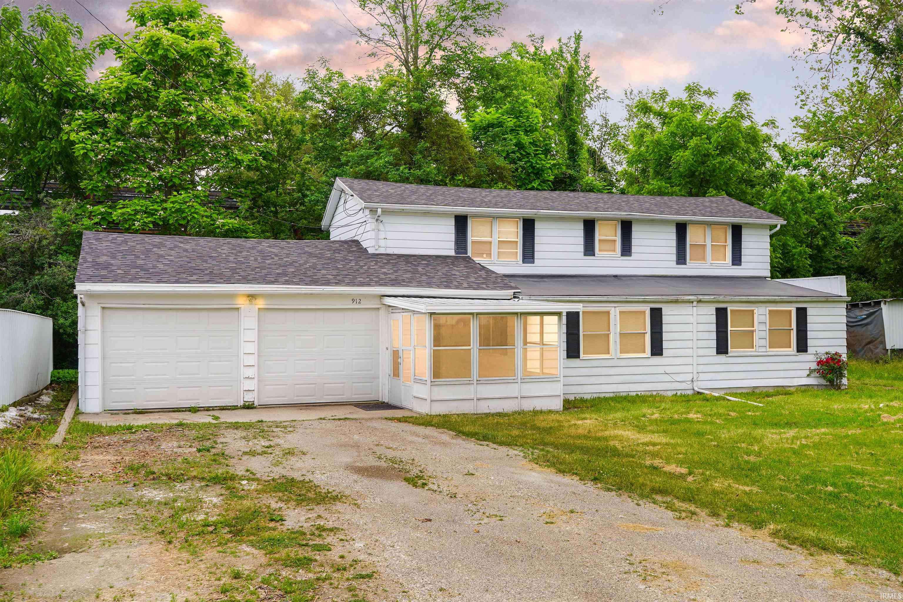 912 W Winona AVE, Warsaw, IN 46580-2544