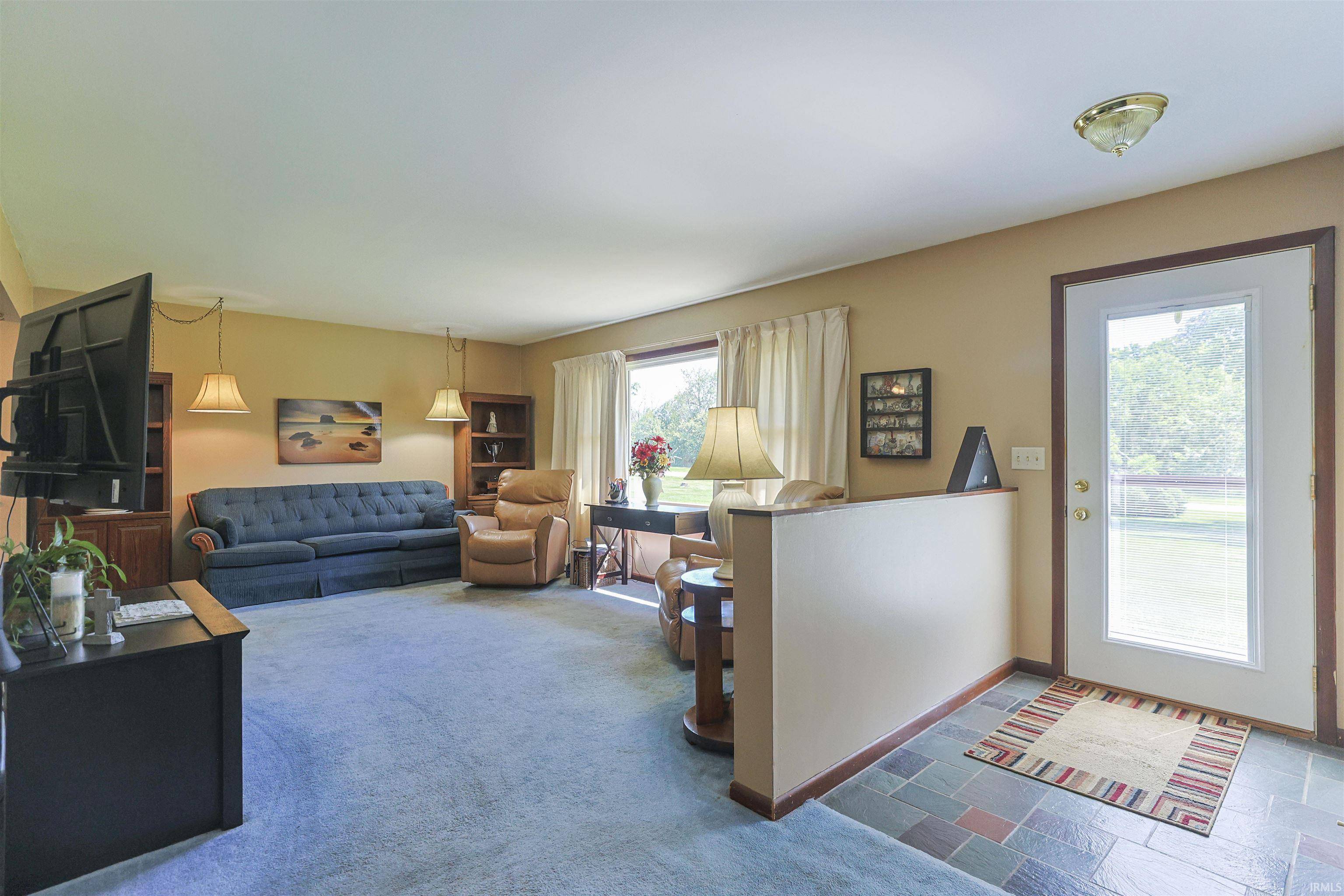 6384 N 900 E RD, New Carlisle, IN 46552