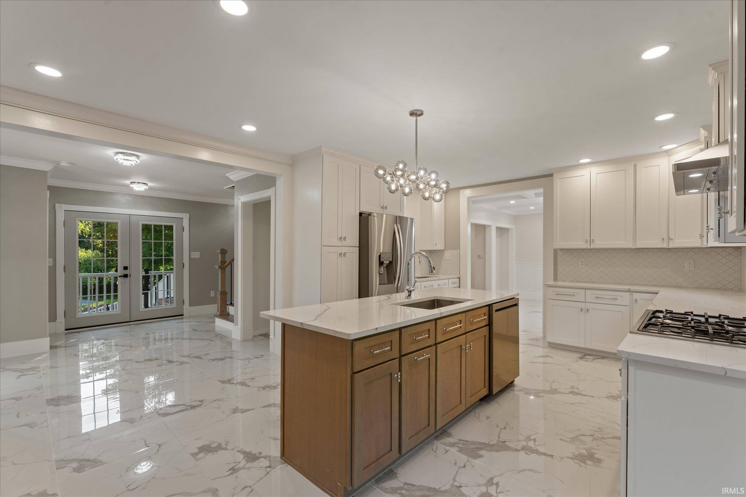 3002 Robinhood LN, South Bend, IN 46614-2112