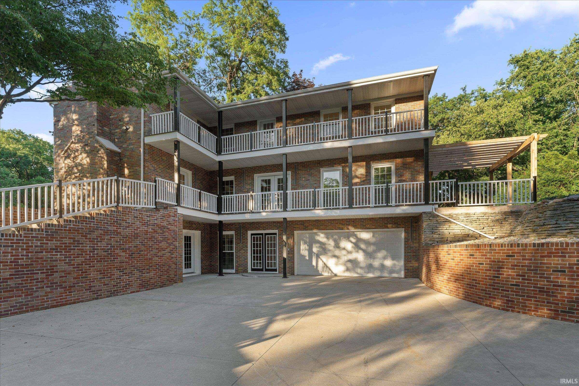 3002 Robinhood LN, South Bend, IN 46614-2112