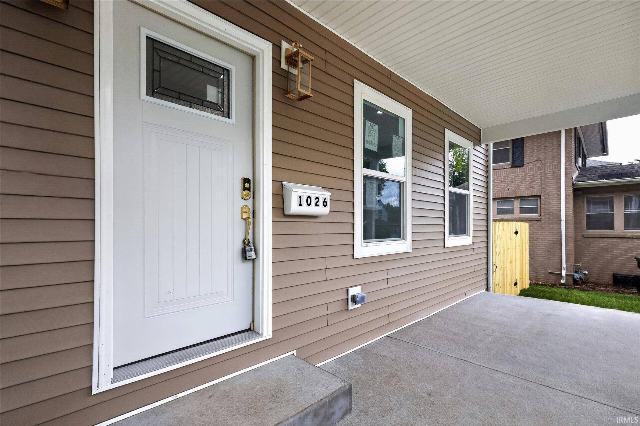 1026 Clover ST, South Bend, IN 46615-1204