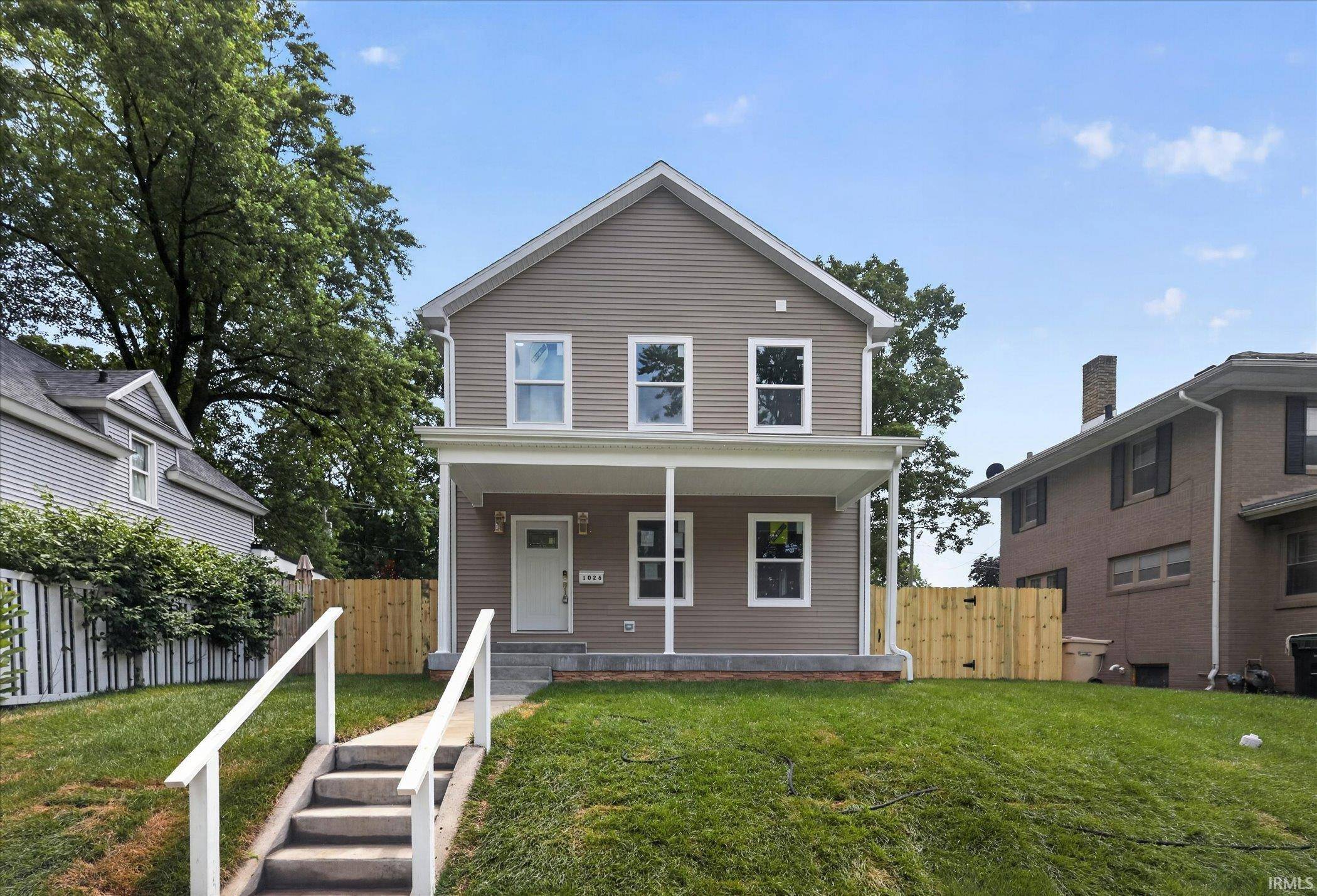 1026 Clover ST, South Bend, IN 46615-1204