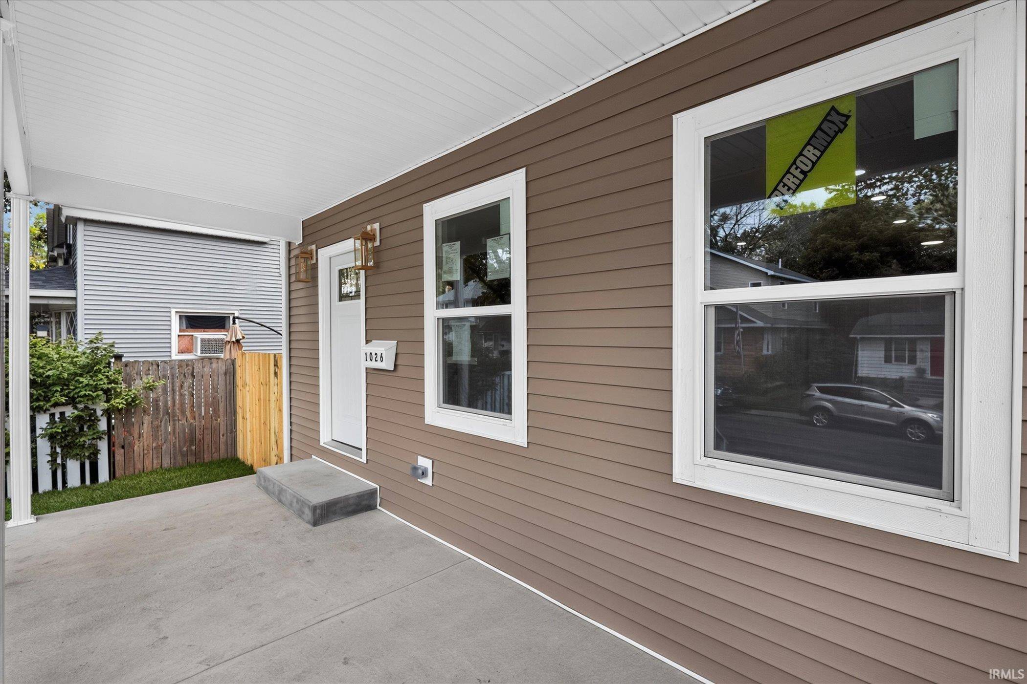 1026 Clover ST, South Bend, IN 46615-1204