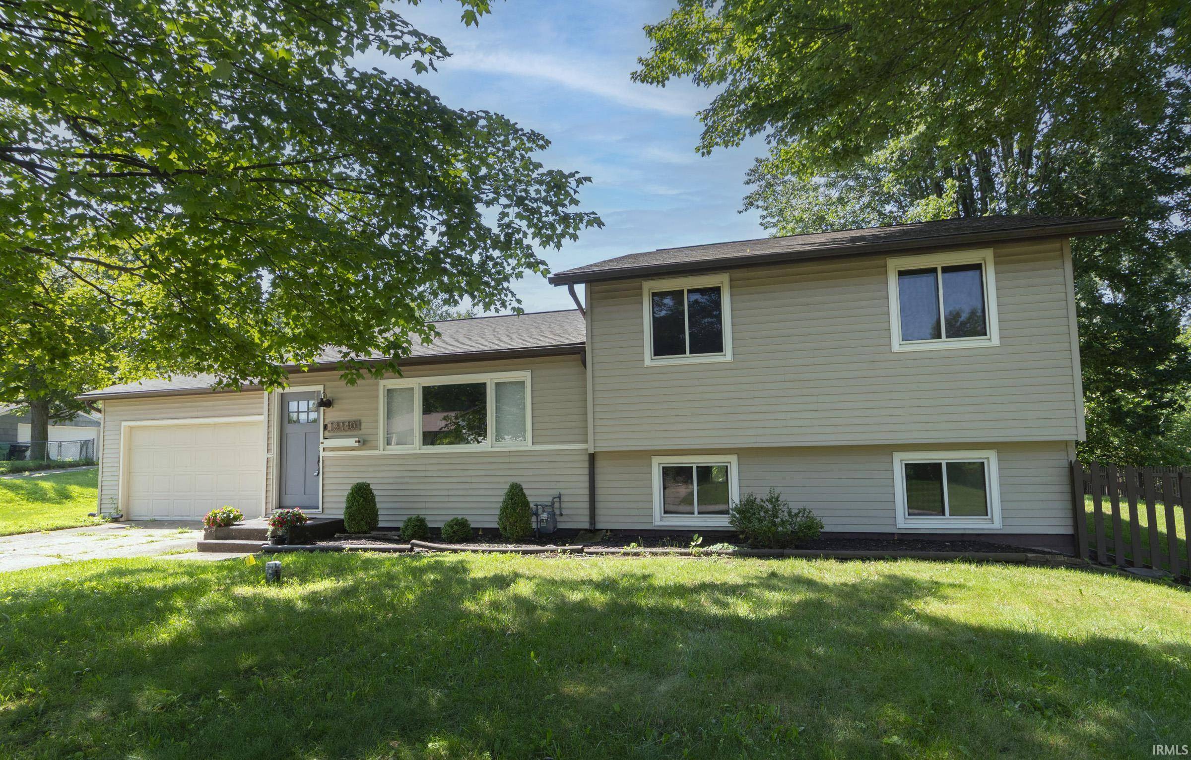18140 Brightlingsea PL, South Bend, IN 46637-4415