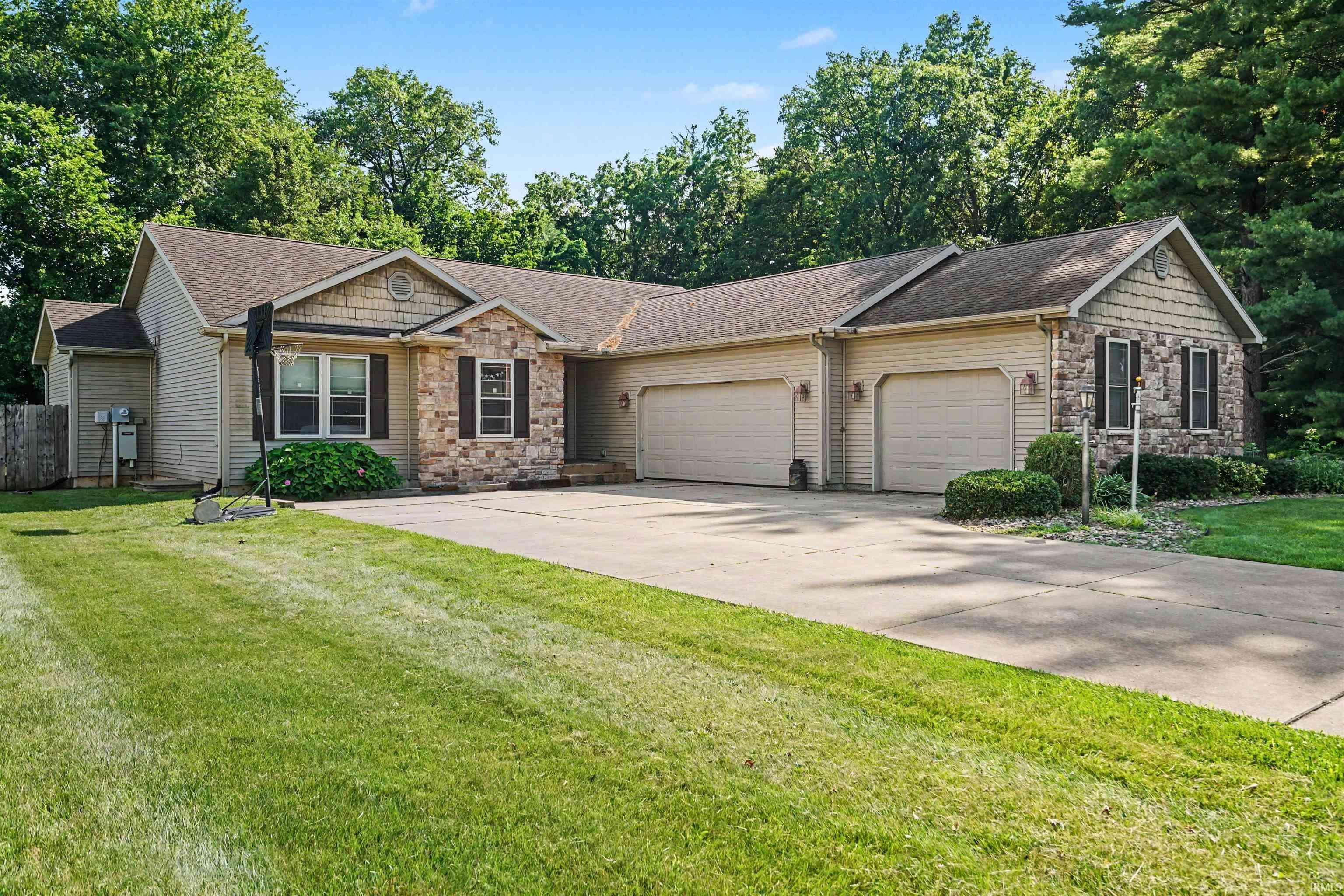 20982 Arcadia DR, Bristol, IN 46507-8517