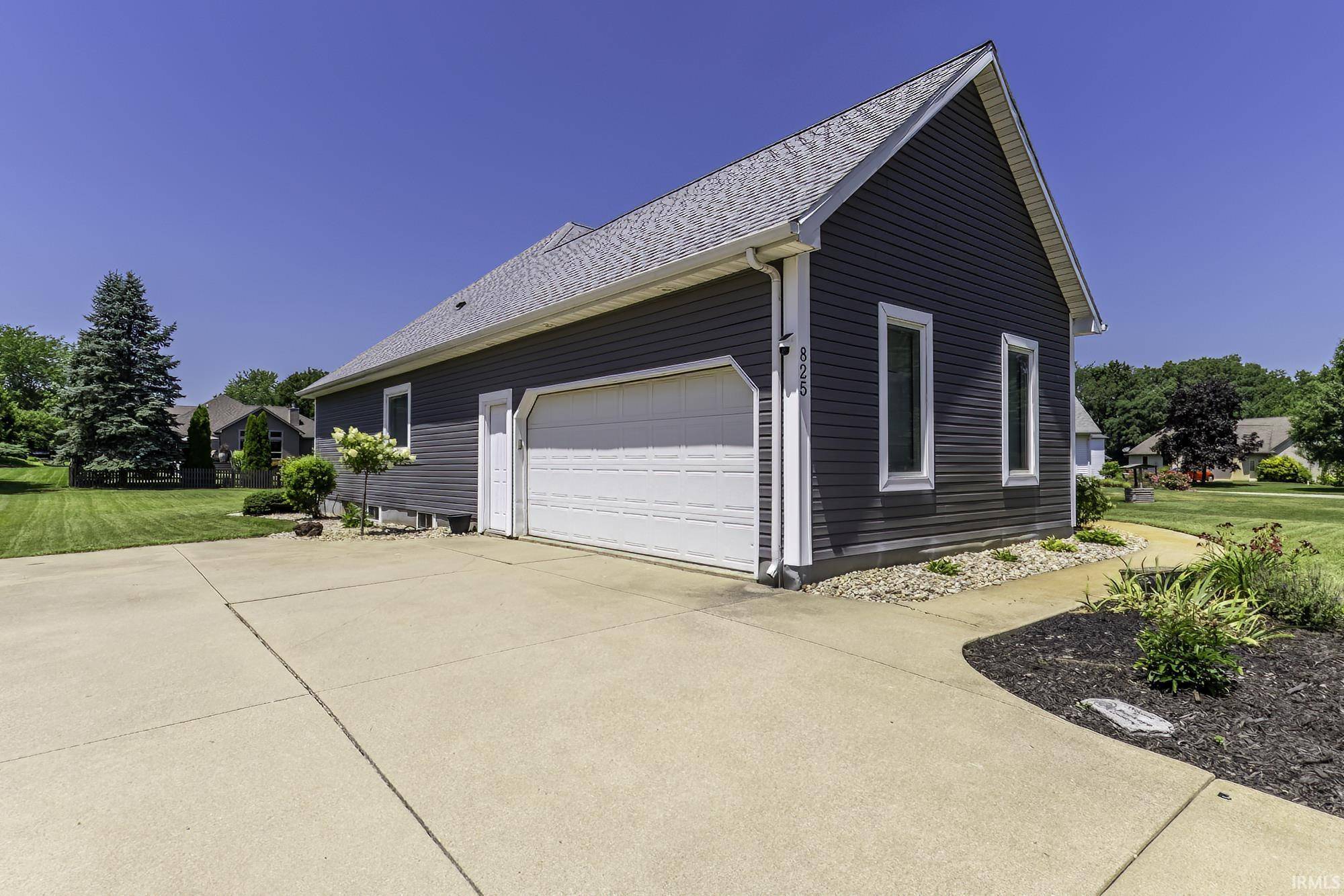 825 Lydia DR, Warsaw, IN 46582