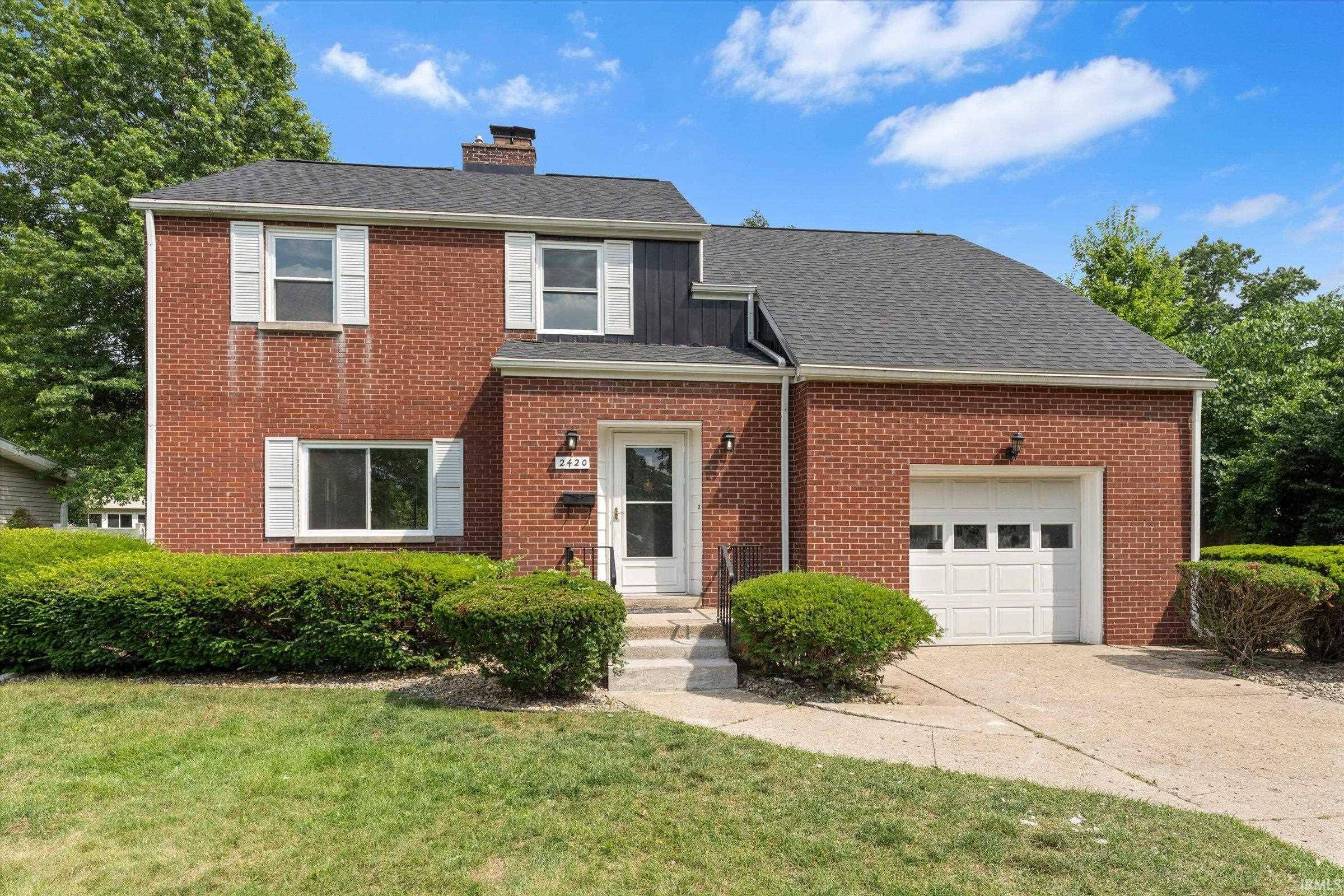 2420 S Twyckenham DR, South Bend, IN 46614-1436