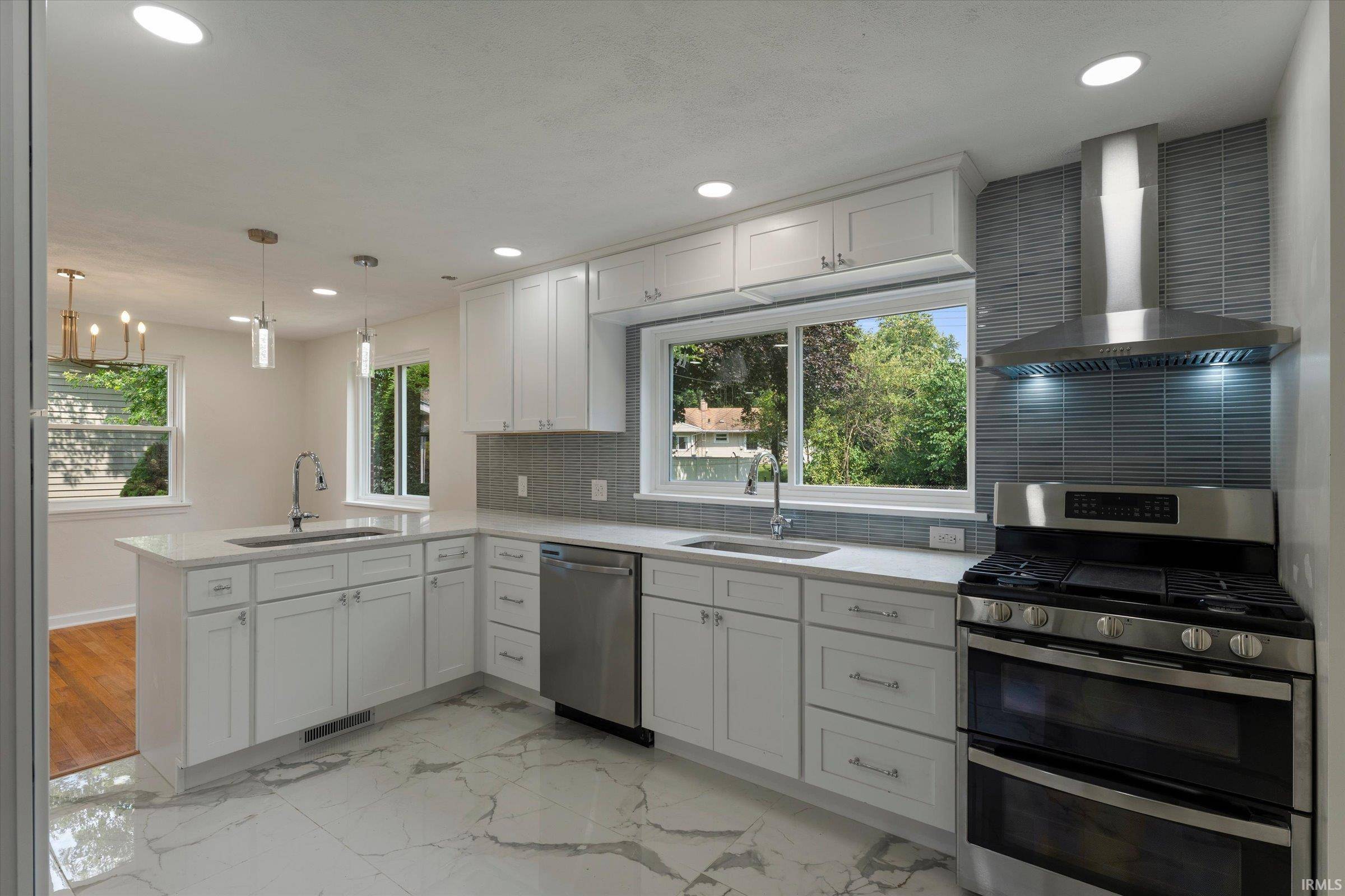 2420 S Twyckenham DR, South Bend, IN 46614-1436