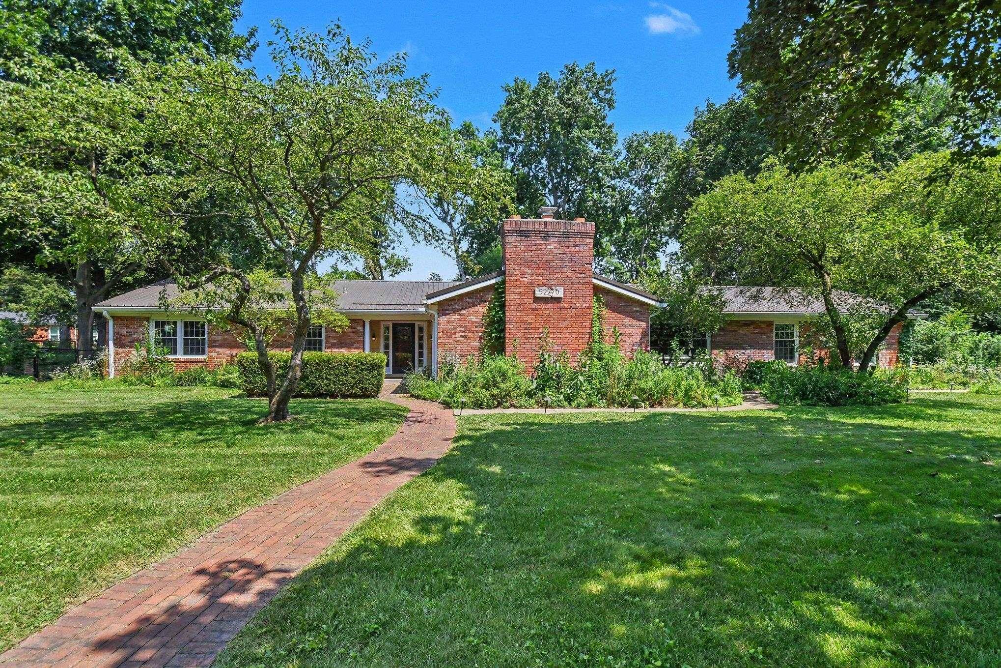 52770 Brooktrails DR, South Bend, IN 46637