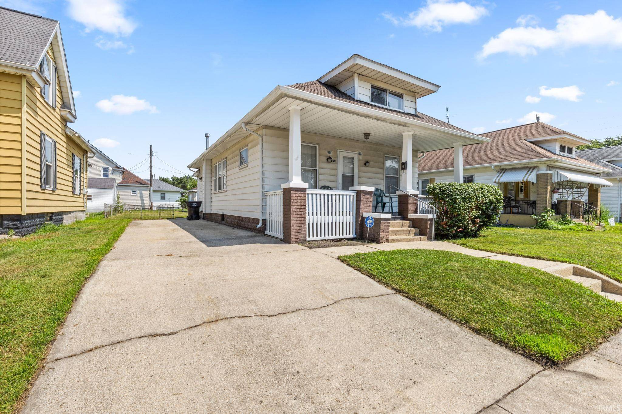 606 S Meade ST, South Bend, IN 46619