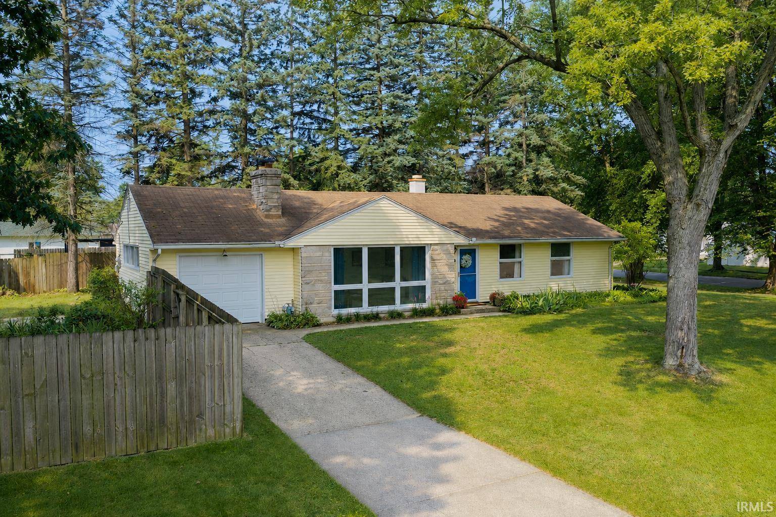 1734 Campeau ST, South Bend, IN 46617